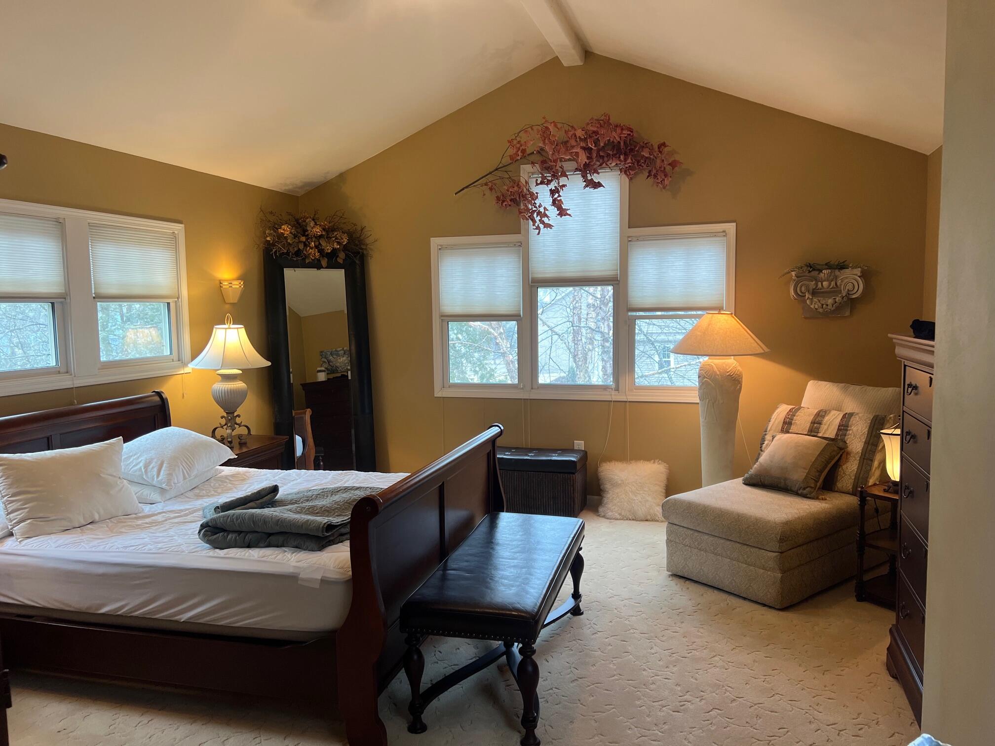 Wisconsin Lake Home for sale (MLS#: 1928345) at 1823 W Shore Dr, in Delafield, Wisconsin. (15 of 34)