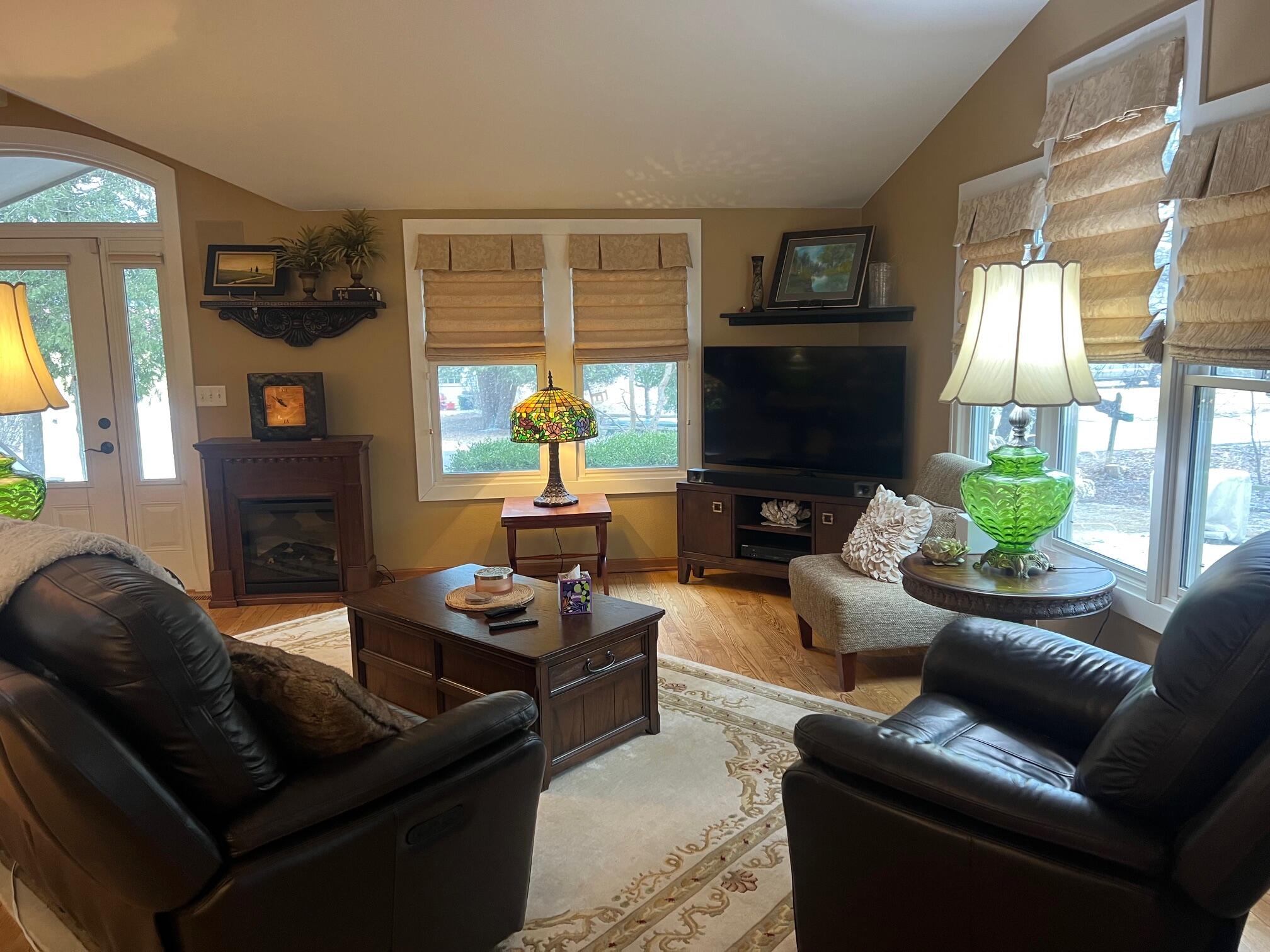 Wisconsin Lake Home for sale (MLS#: 1928345) at 1823 W Shore Dr, in Delafield, Wisconsin. (4 of 34)