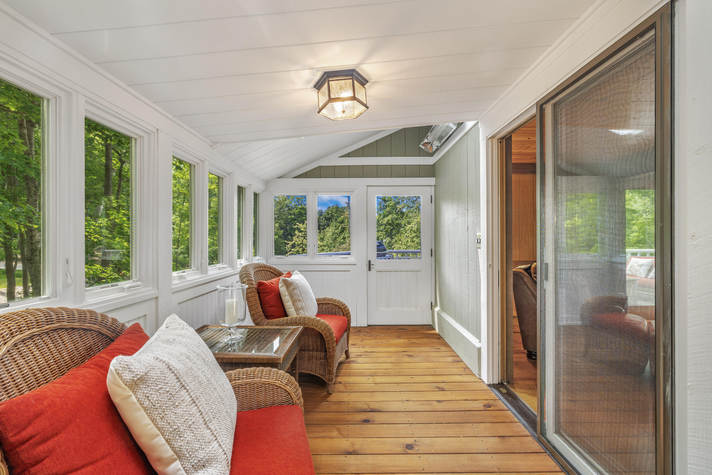 Wisconsin Lake Home for sale (MLS#: 1928478) at N1542 N Creekside Ln, in Linn, Wisconsin. (13 of 39)