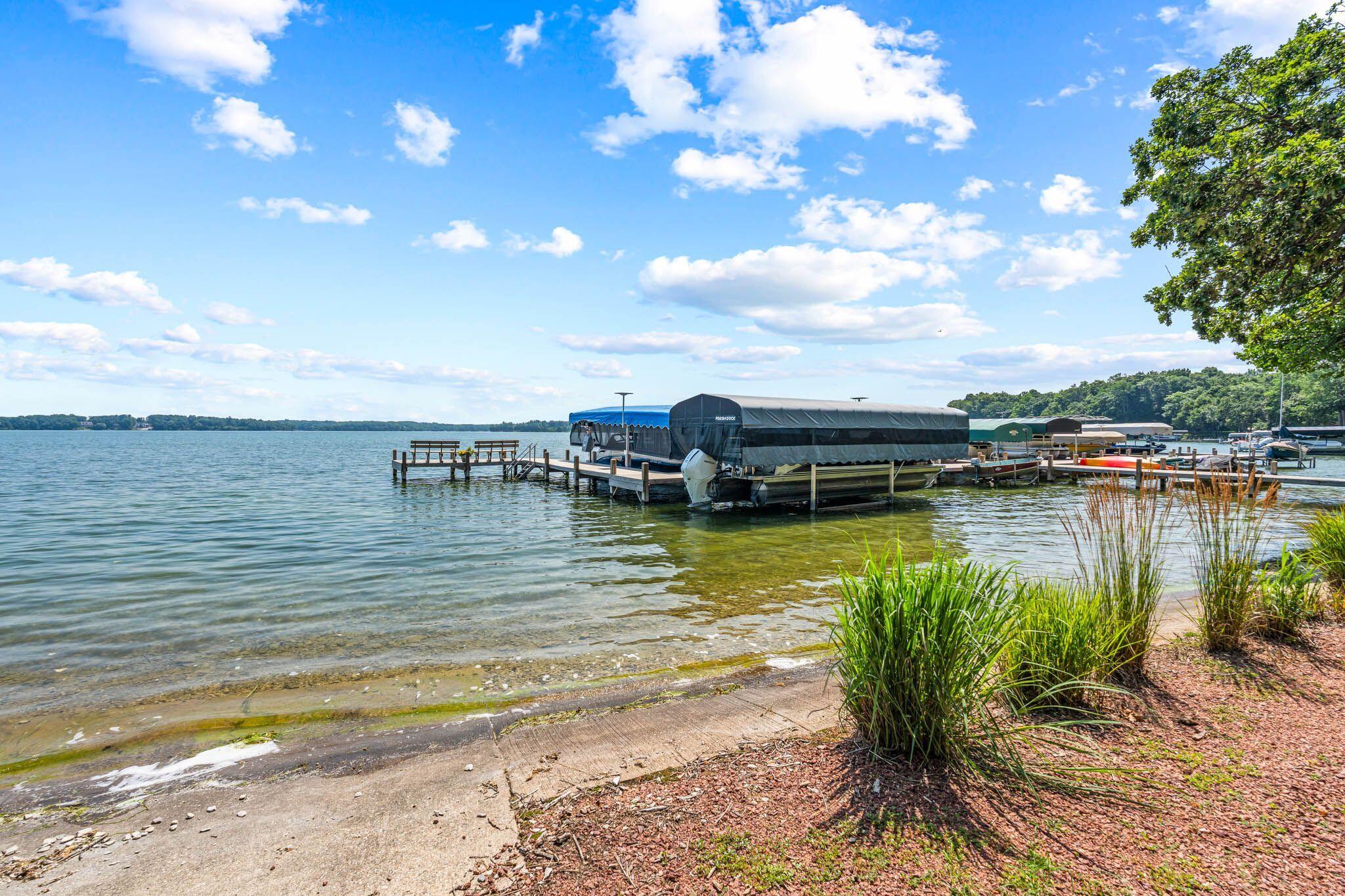 Wisconsin Lake Home for sale (MLS#: 1928516) at 1  Earling Ct, in Oconomowoc Lake, Wisconsin. (15 of 35)
