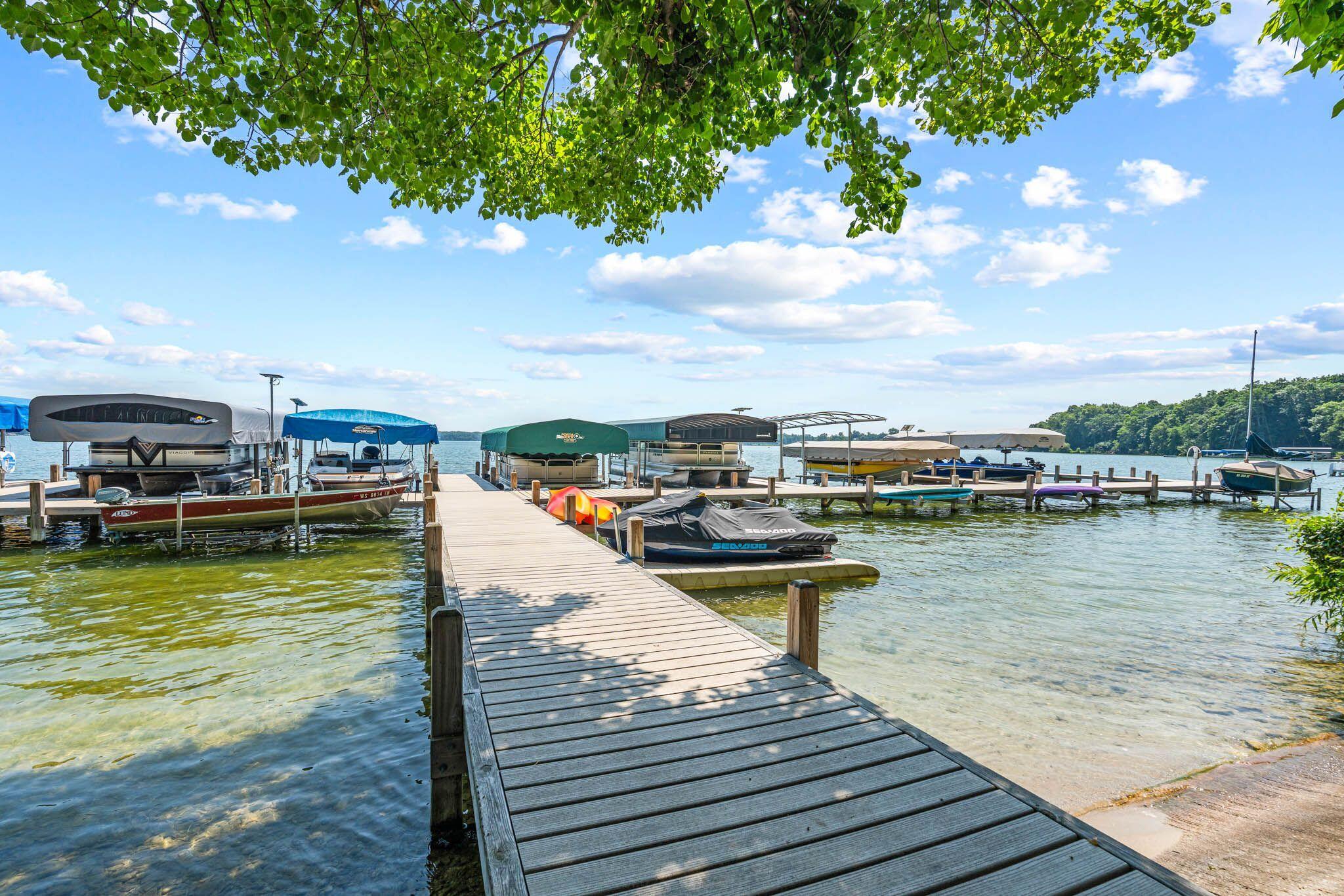 Wisconsin Lake Home for sale (MLS#: 1928516) at 1  Earling Ct, in Oconomowoc Lake, Wisconsin. (16 of 35)