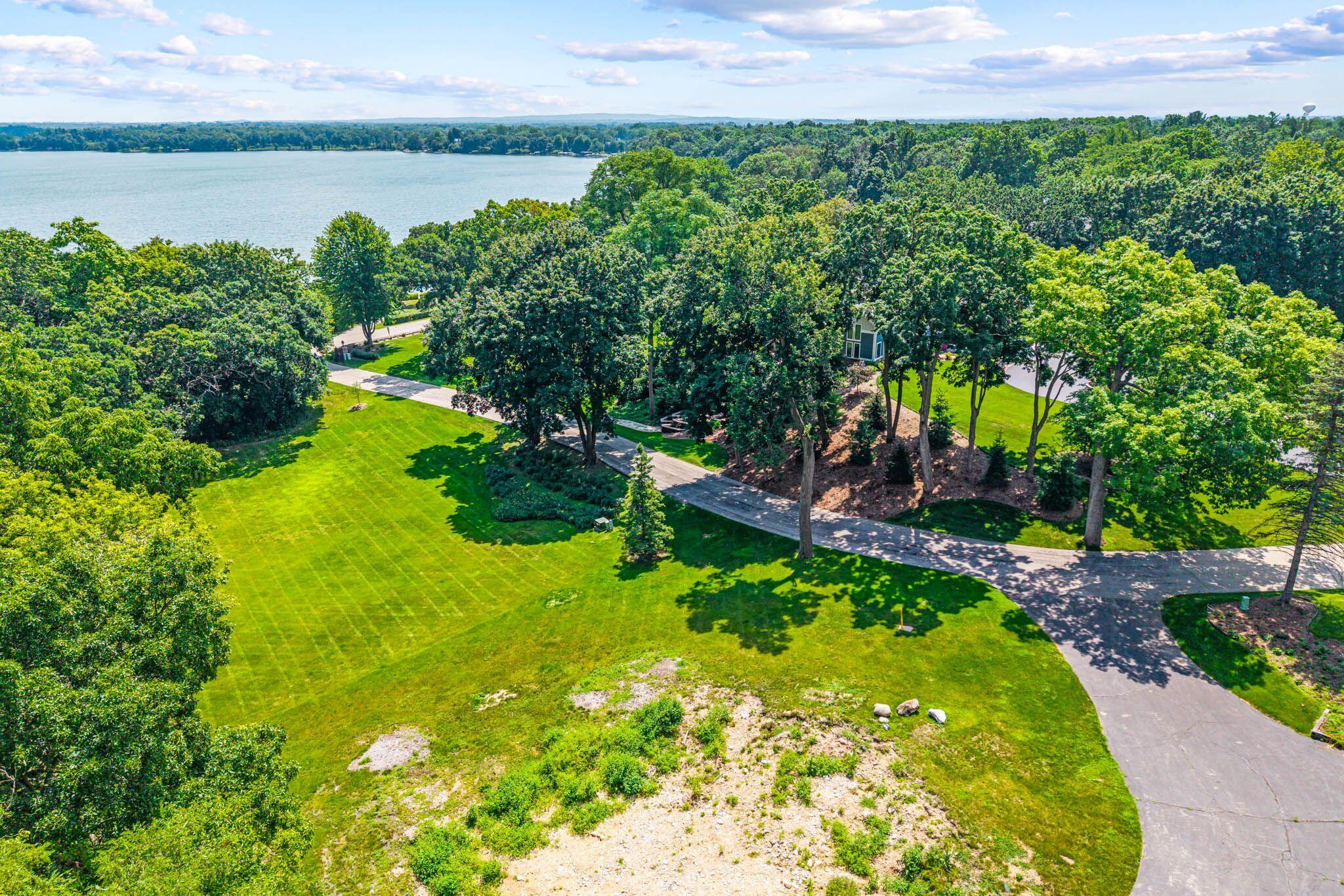 Wisconsin Lake Home for sale (MLS#: 1928516) at 1  Earling Ct, in Oconomowoc Lake, Wisconsin. (3 of 35)