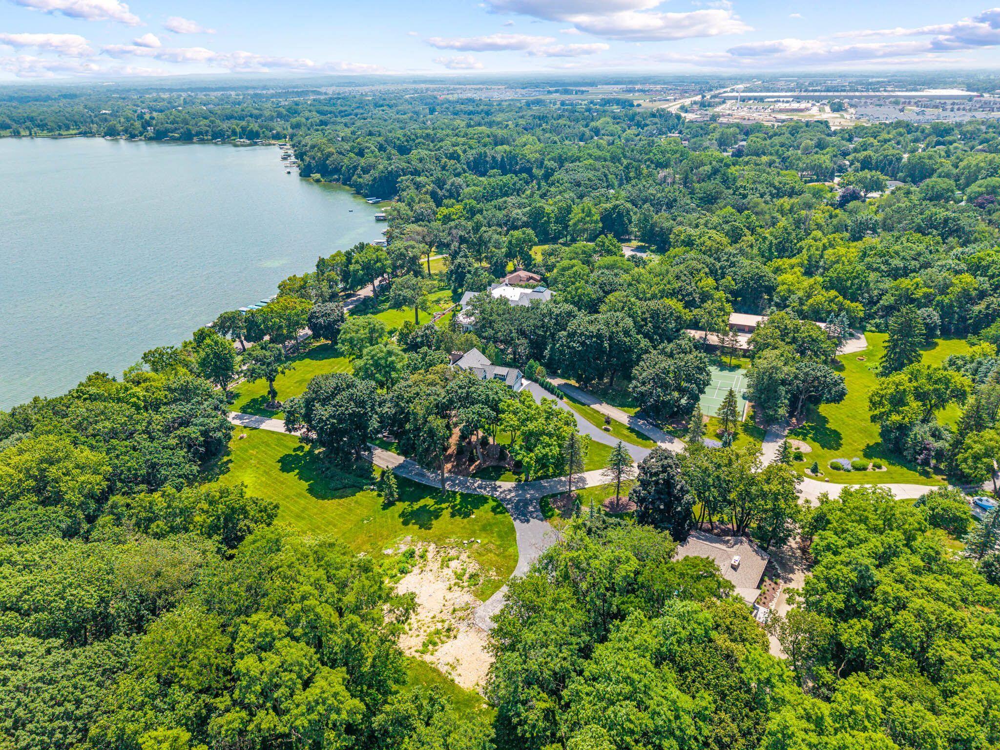 Wisconsin Lake Home for sale (MLS#: 1928516) at 1  Earling Ct, in Oconomowoc Lake, Wisconsin. (21 of 35)