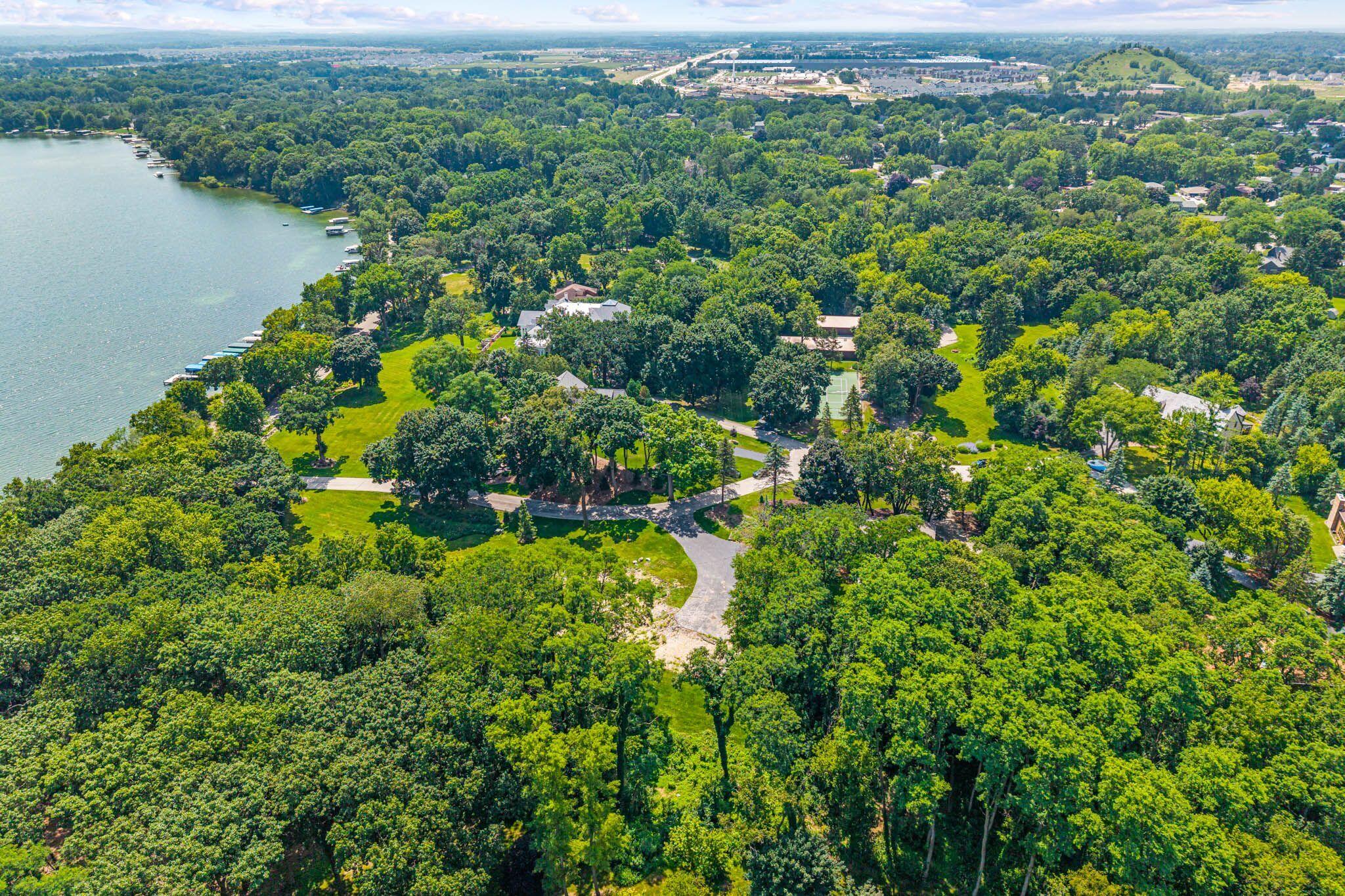 Wisconsin Lake Home for sale (MLS#: 1928516) at 1  Earling Ct, in Oconomowoc Lake, Wisconsin. (22 of 35)