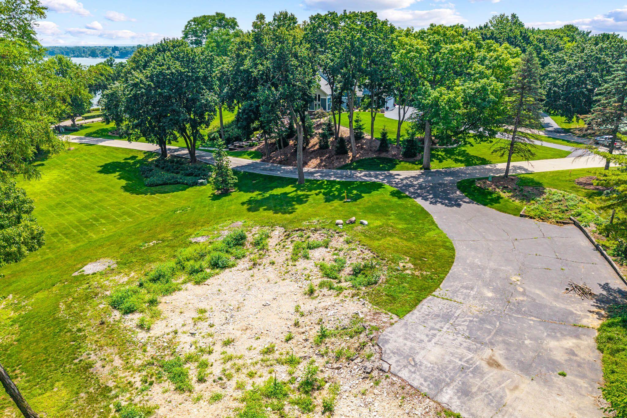 Wisconsin Lake Home for sale (MLS#: 1928516) at 1  Earling Ct, in Oconomowoc Lake, Wisconsin. (25 of 35)