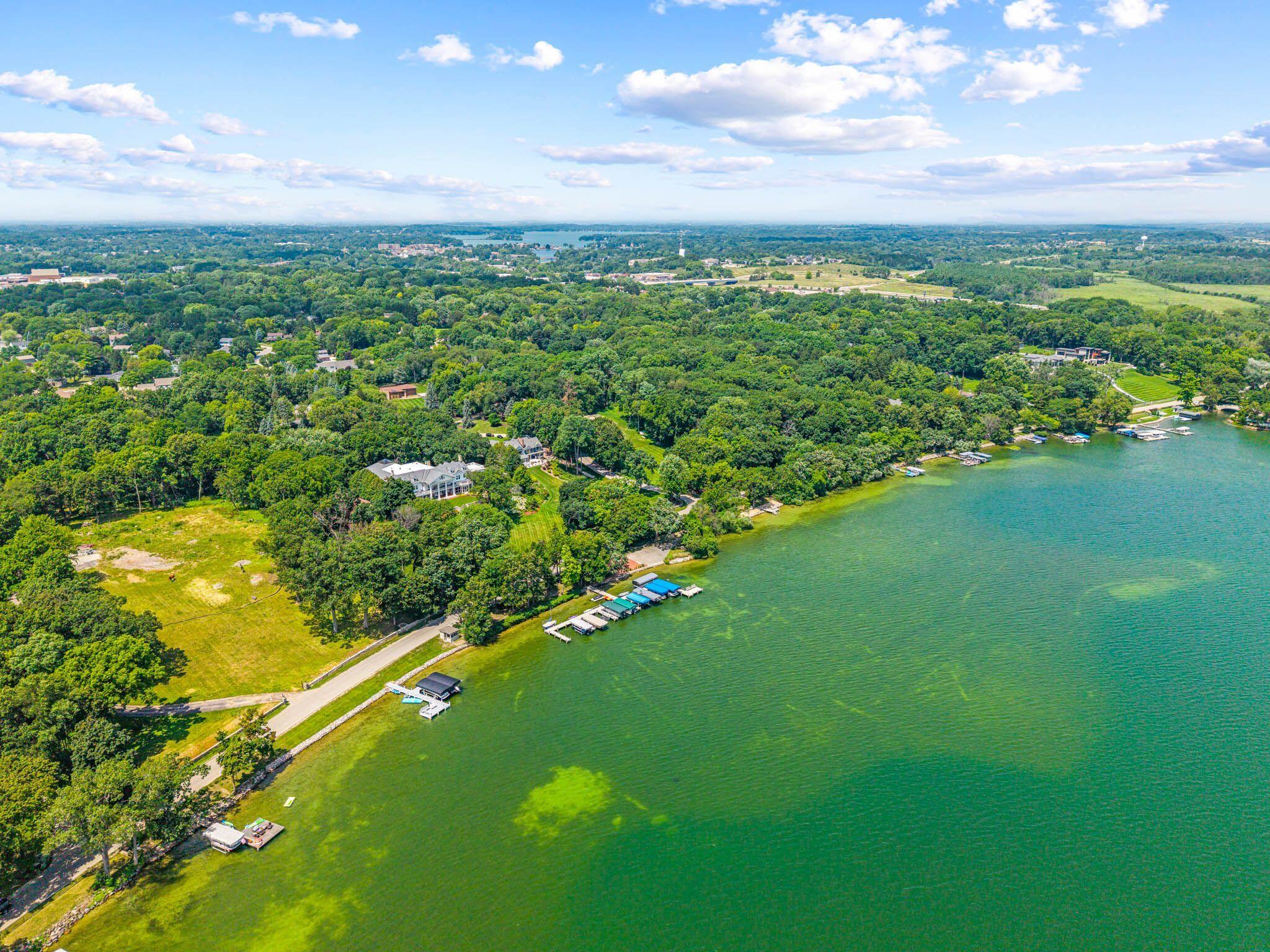 Wisconsin Lake Home for sale (MLS#: 1928516) at 1  Earling Ct, in Oconomowoc Lake, Wisconsin. (27 of 35)