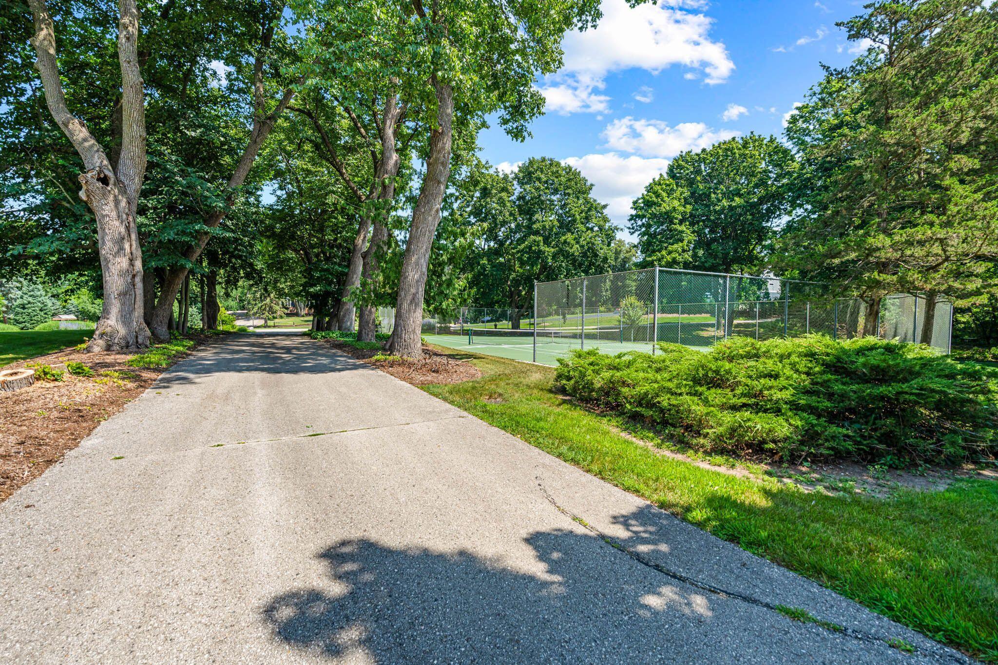 Wisconsin Lake Home for sale (MLS#: 1928516) at 1  Earling Ct, in Oconomowoc Lake, Wisconsin. (30 of 35)