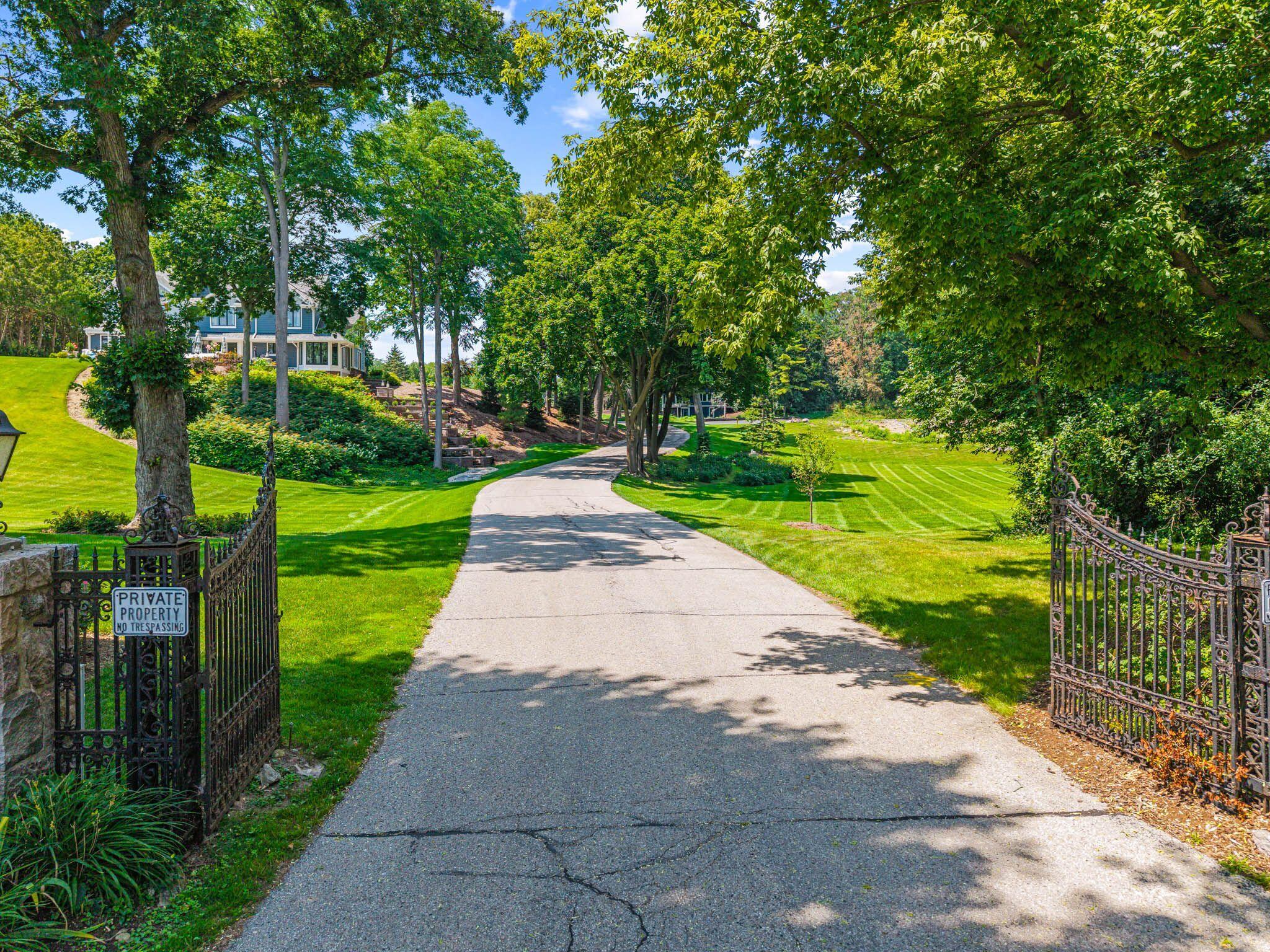 Wisconsin Lake Home for sale (MLS#: 1928516) at 1  Earling Ct, in Oconomowoc Lake, Wisconsin. (31 of 35)