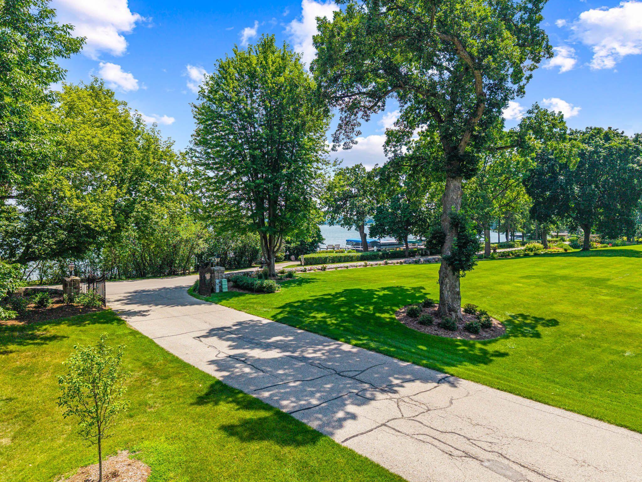 Wisconsin Lake Home for sale (MLS#: 1928516) at 1  Earling Ct, in Oconomowoc Lake, Wisconsin. (32 of 35)