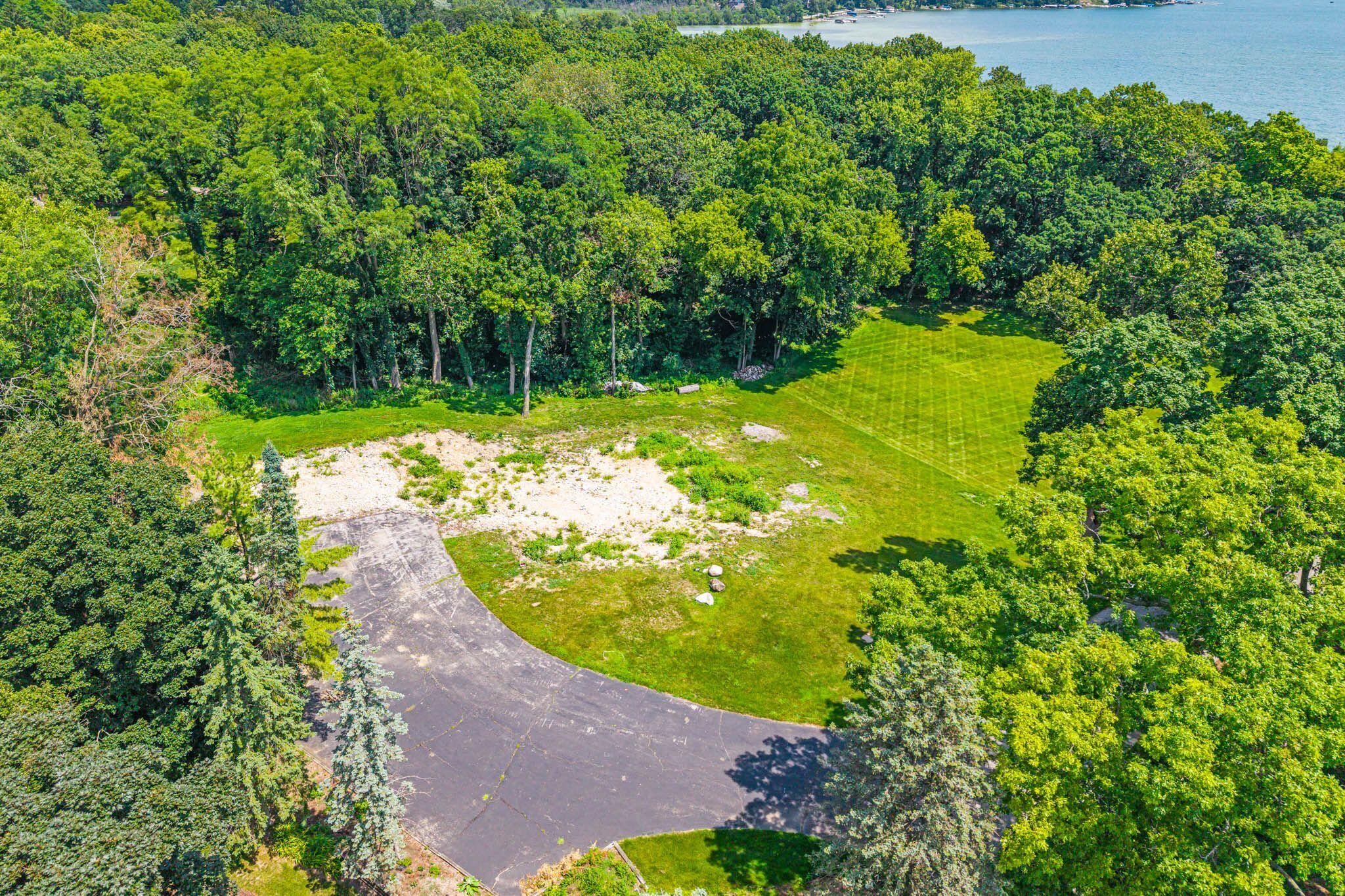 Wisconsin Lake Home for sale (MLS#: 1928516) at 1  Earling Ct, in Oconomowoc Lake, Wisconsin. (6 of 35)