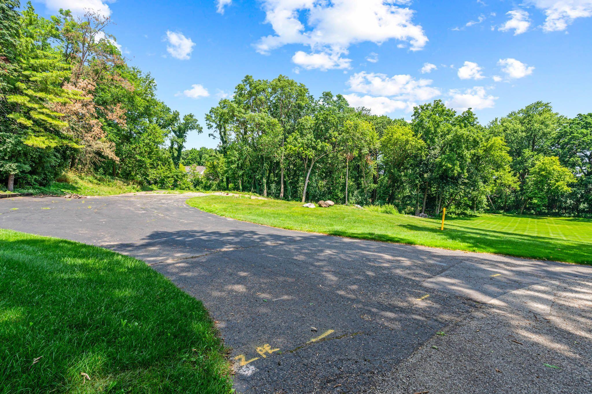 Wisconsin Lake Home for sale (MLS#: 1928516) at 1  Earling Ct, in Oconomowoc Lake, Wisconsin. (7 of 35)