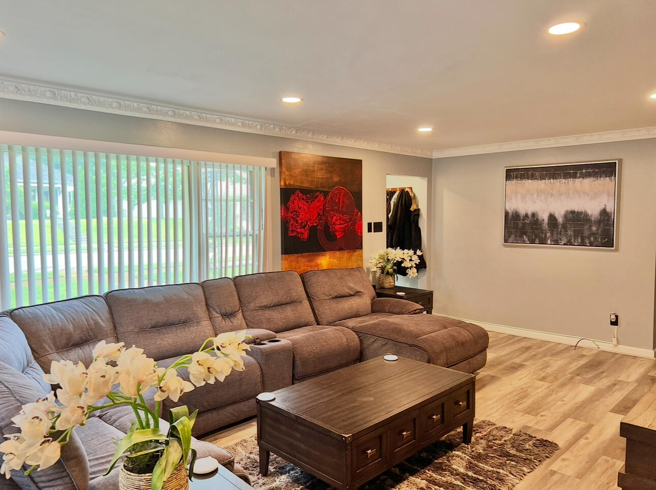 Wisconsin Lake Home for sale (MLS#: 1928613) at 3275 N 93rd St, in Milwaukee, Wisconsin. (3 of 27)