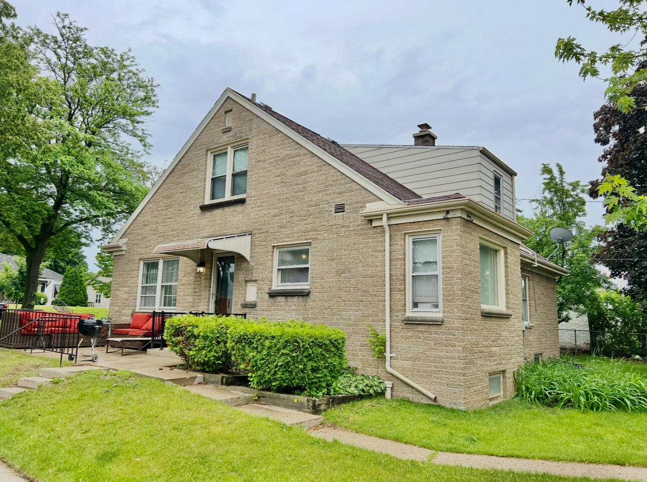 Wisconsin Lake Home for sale (MLS#: 1928613) at 3275 N 93rd St, in Milwaukee, Wisconsin. (24 of 27)