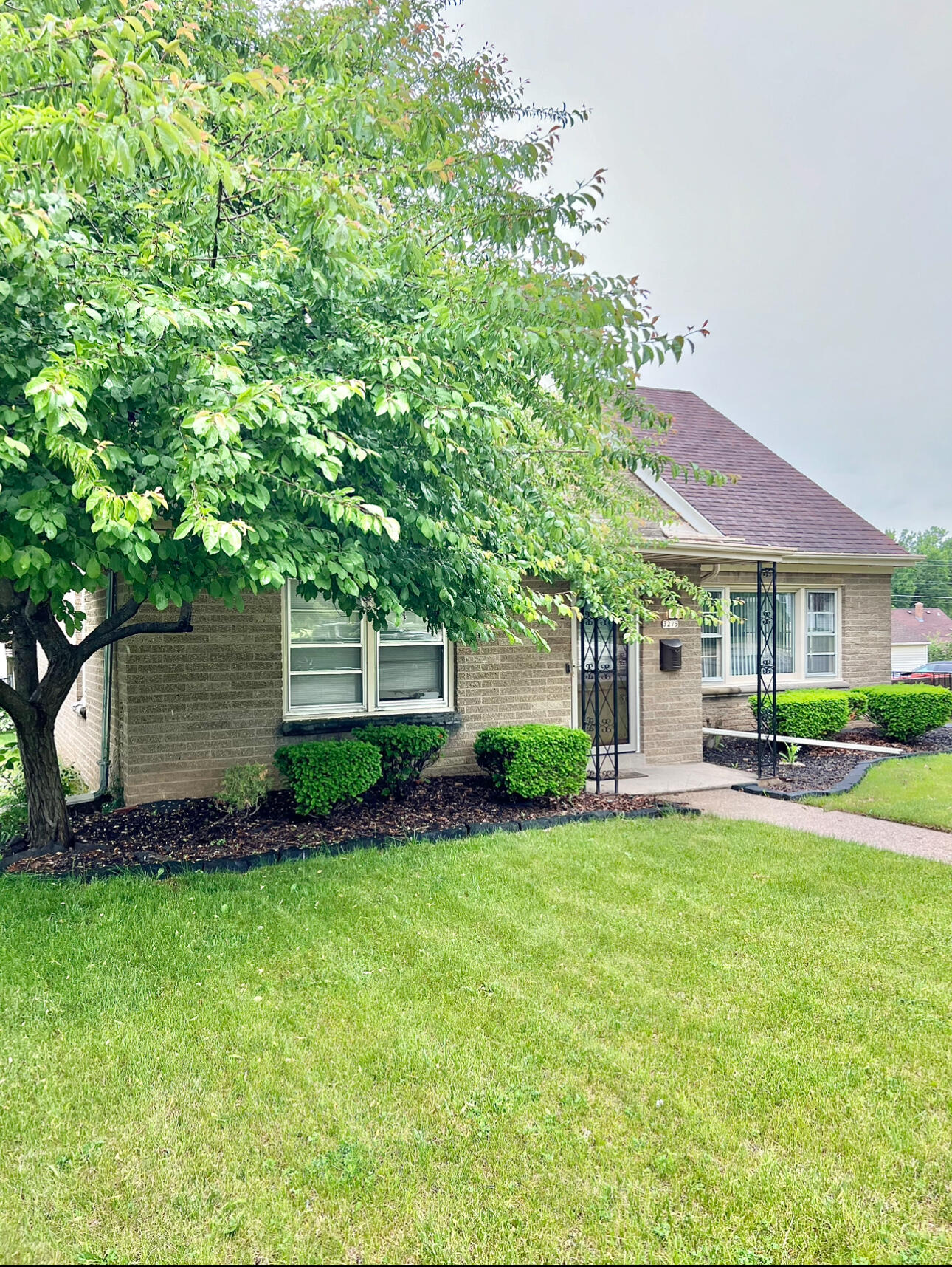 Wisconsin Lake Home for sale (MLS#: 1928613) at 3275 N 93rd St, in Milwaukee, Wisconsin. (25 of 27)