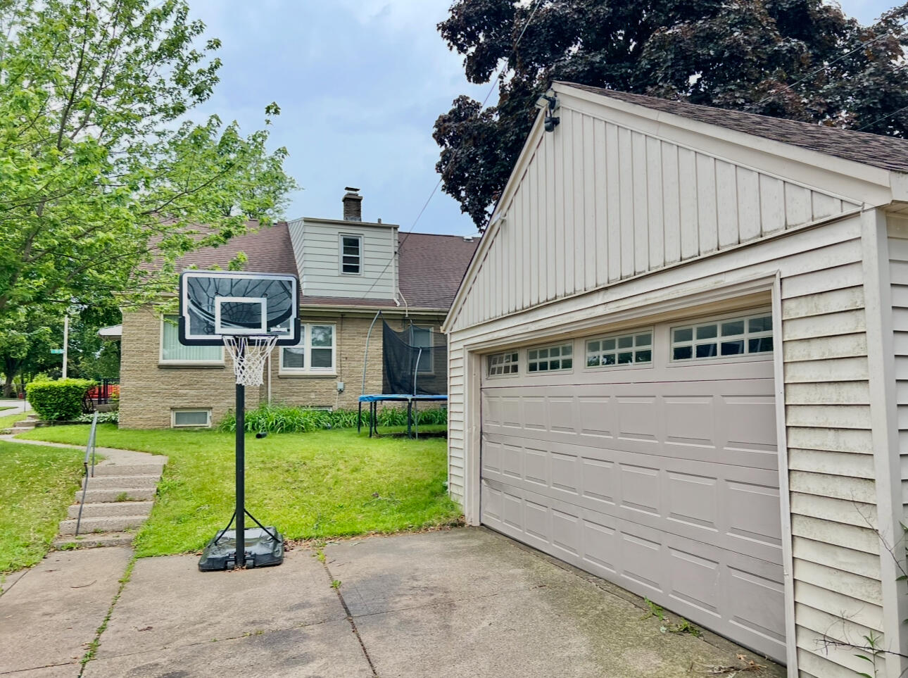 Wisconsin Lake Home for sale (MLS#: 1928613) at 3275 N 93rd St, in Milwaukee, Wisconsin. (26 of 27)