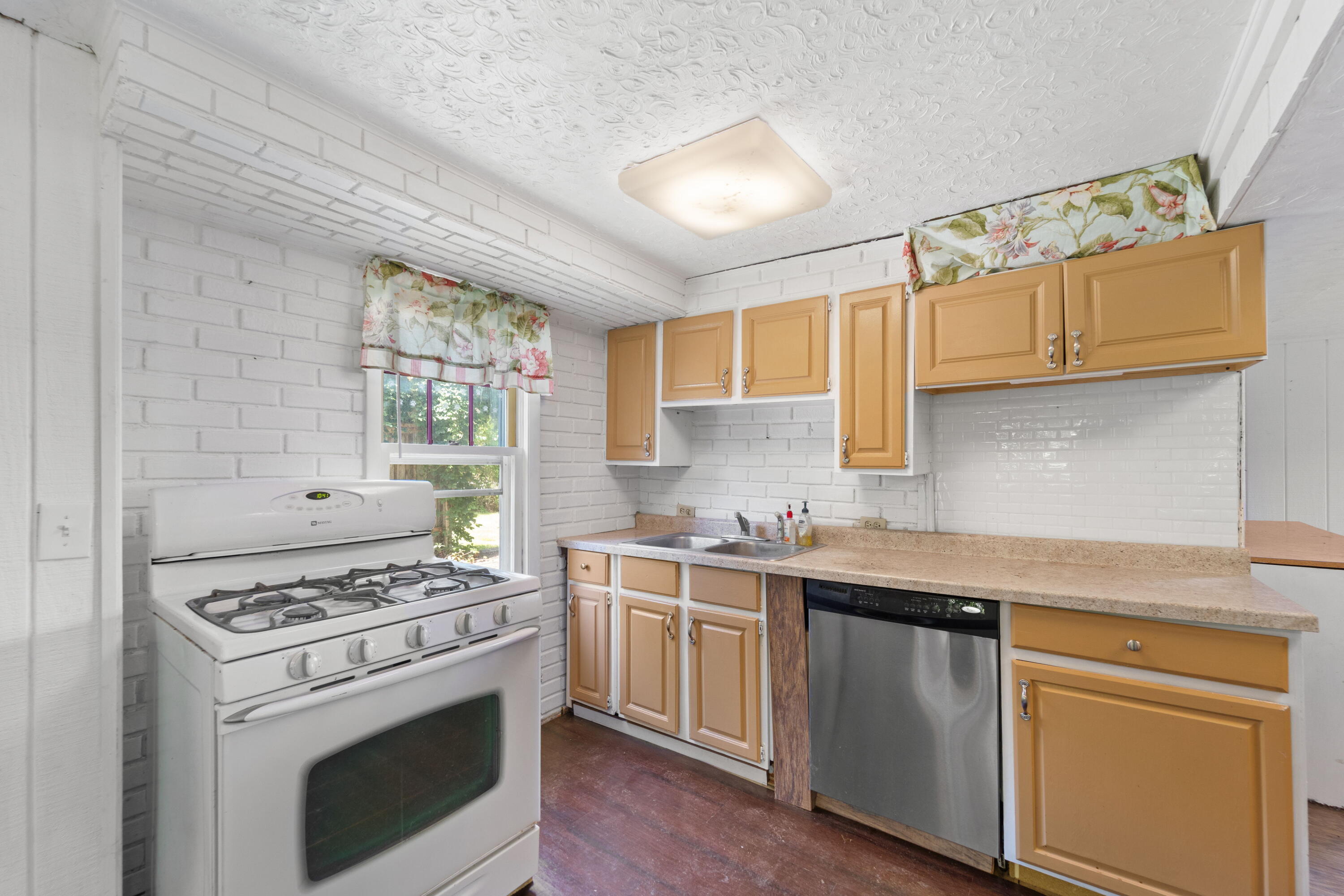 Wisconsin Lake Home for sale (MLS#: 1928625) at 430  Elm Ct, in Twin Lakes, Wisconsin. (8 of 33)