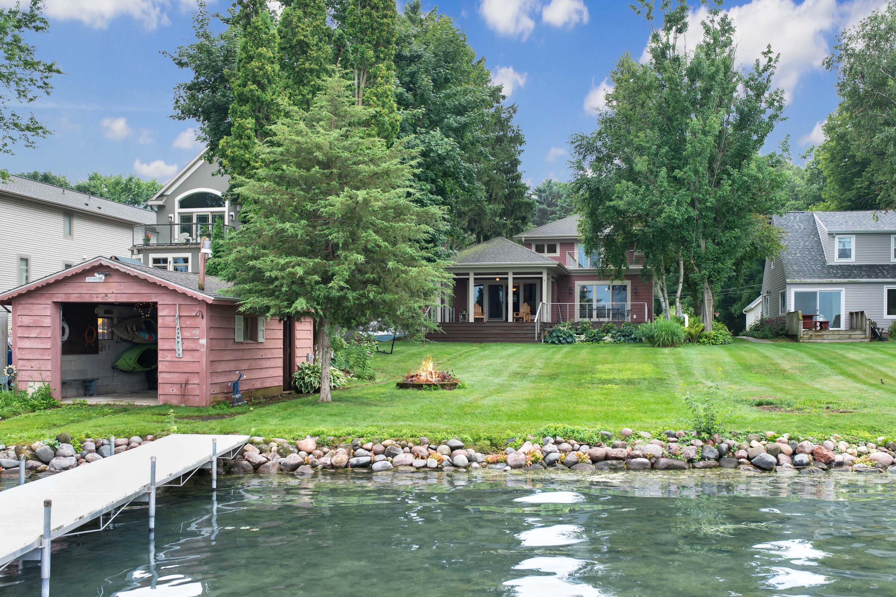 Wisconsin Lake Home for sale (MLS#: 1928661) at W352N6080  Bauers Ln, in Oconomowoc, Wisconsin. (2 of 44)