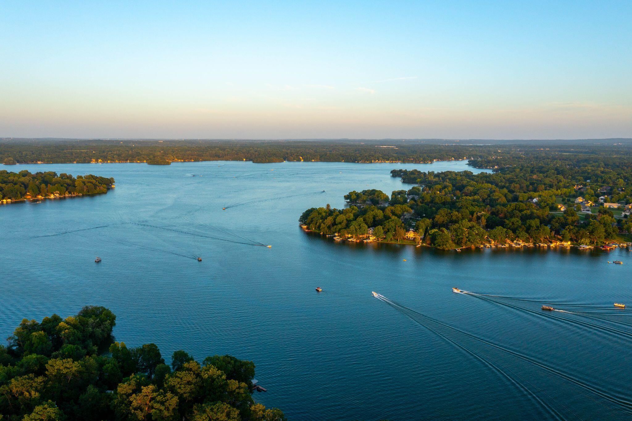Wisconsin Lake Home for sale (MLS#: 1928661) at W352N6080  Bauers Ln, in Oconomowoc, Wisconsin. (16 of 44)