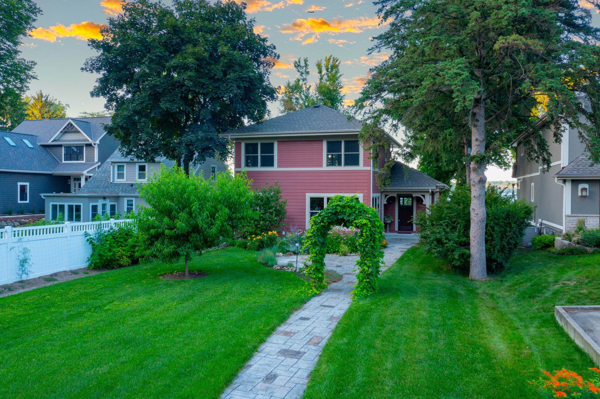 Wisconsin Lake Home for sale (MLS#: 1928661) at W352N6080  Bauers Ln, in Oconomowoc, Wisconsin. (30 of 44)