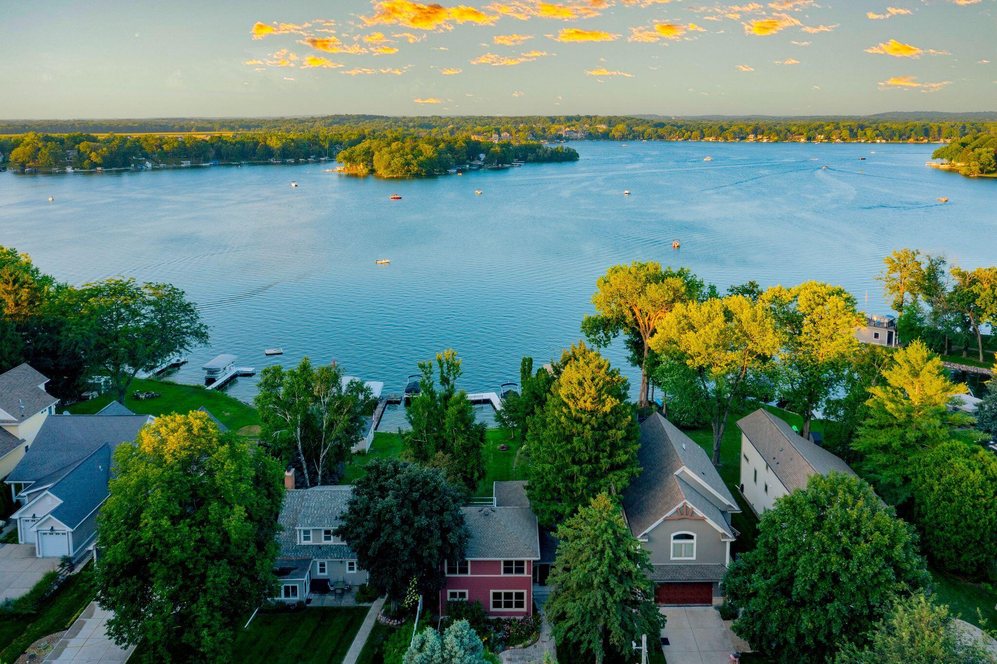 Wisconsin Lake Home for sale (MLS#: 1928661) at W352N6080  Bauers Ln, in Oconomowoc, Wisconsin. (31 of 44)