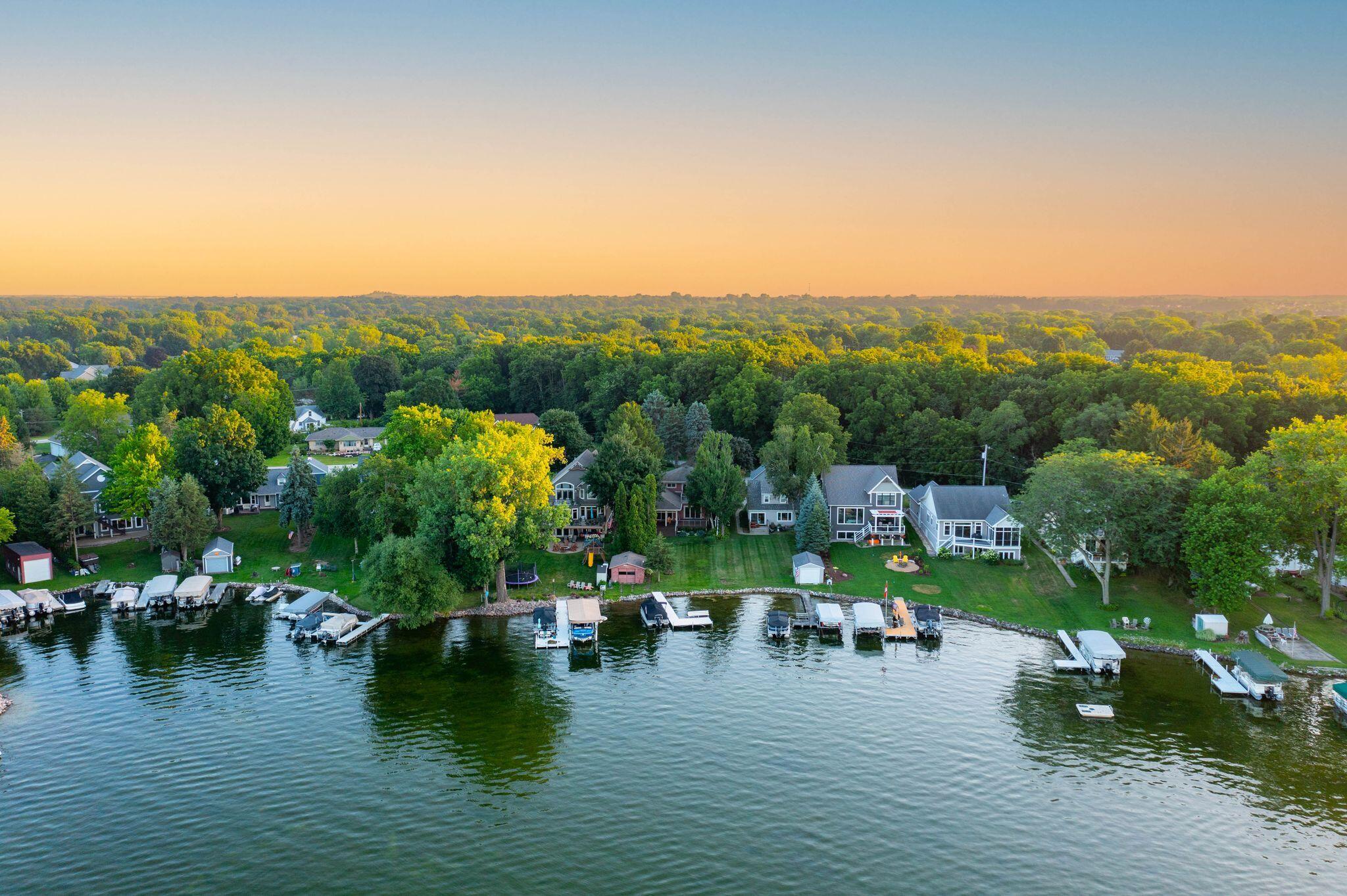 Wisconsin Lake Home for sale (MLS#: 1928661) at W352N6080  Bauers Ln, in Oconomowoc, Wisconsin. (33 of 44)