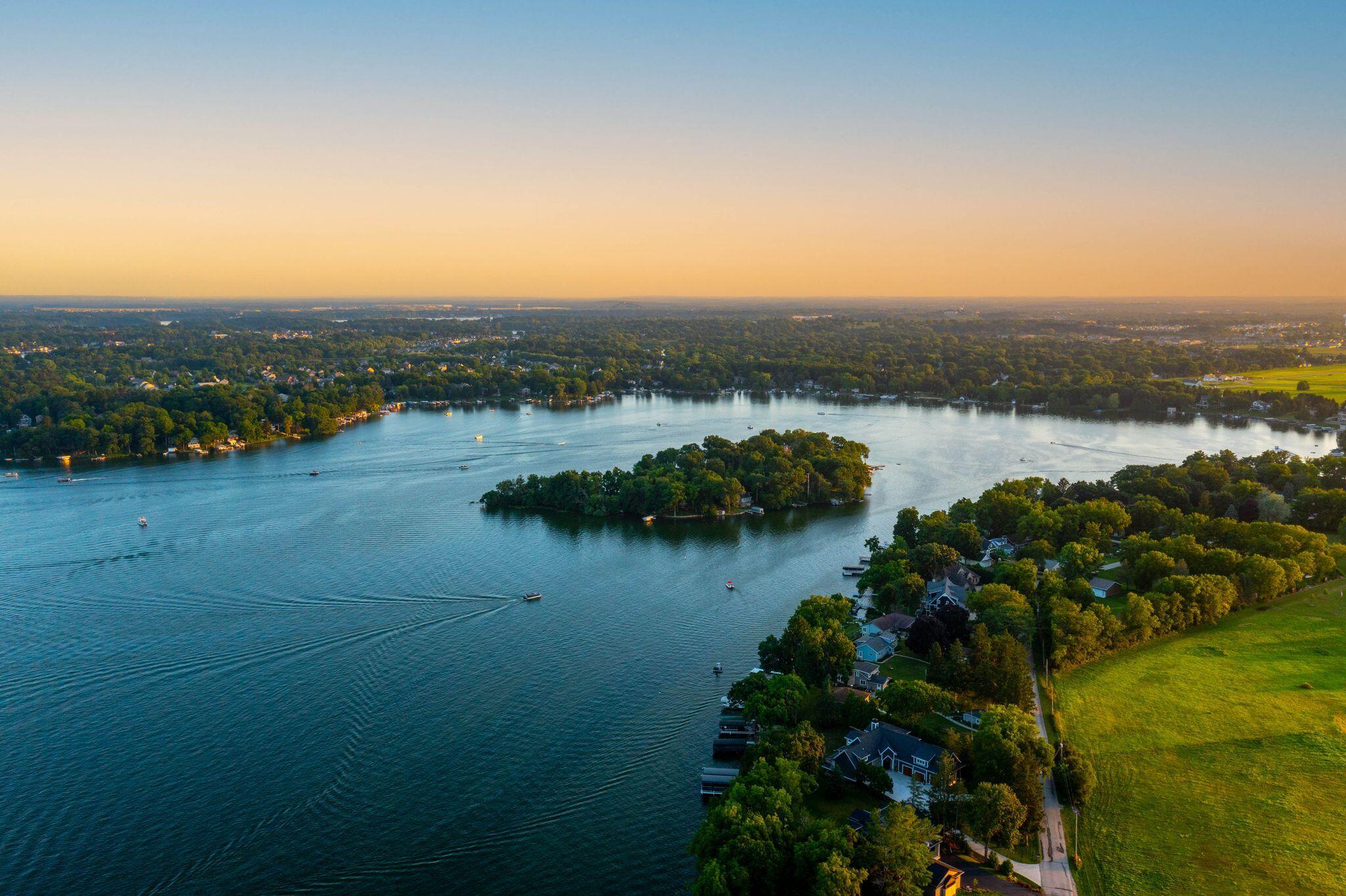 Wisconsin Lake Home for sale (MLS#: 1928661) at W352N6080  Bauers Ln, in Oconomowoc, Wisconsin. (34 of 44)