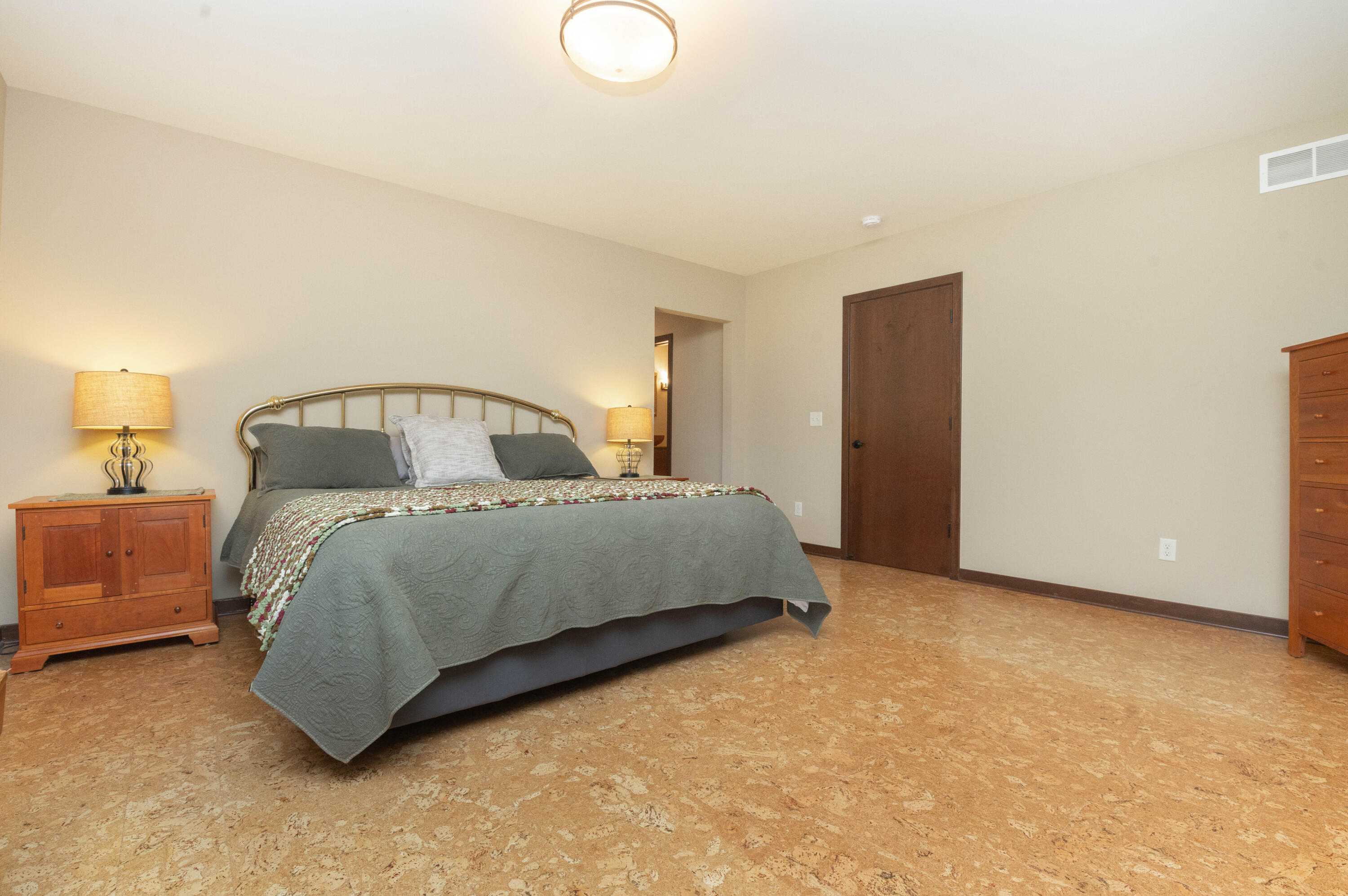 Wisconsin Lake Home for sale (MLS#: 1928661) at W352N6080  Bauers Ln, in Oconomowoc, Wisconsin. (37 of 44)