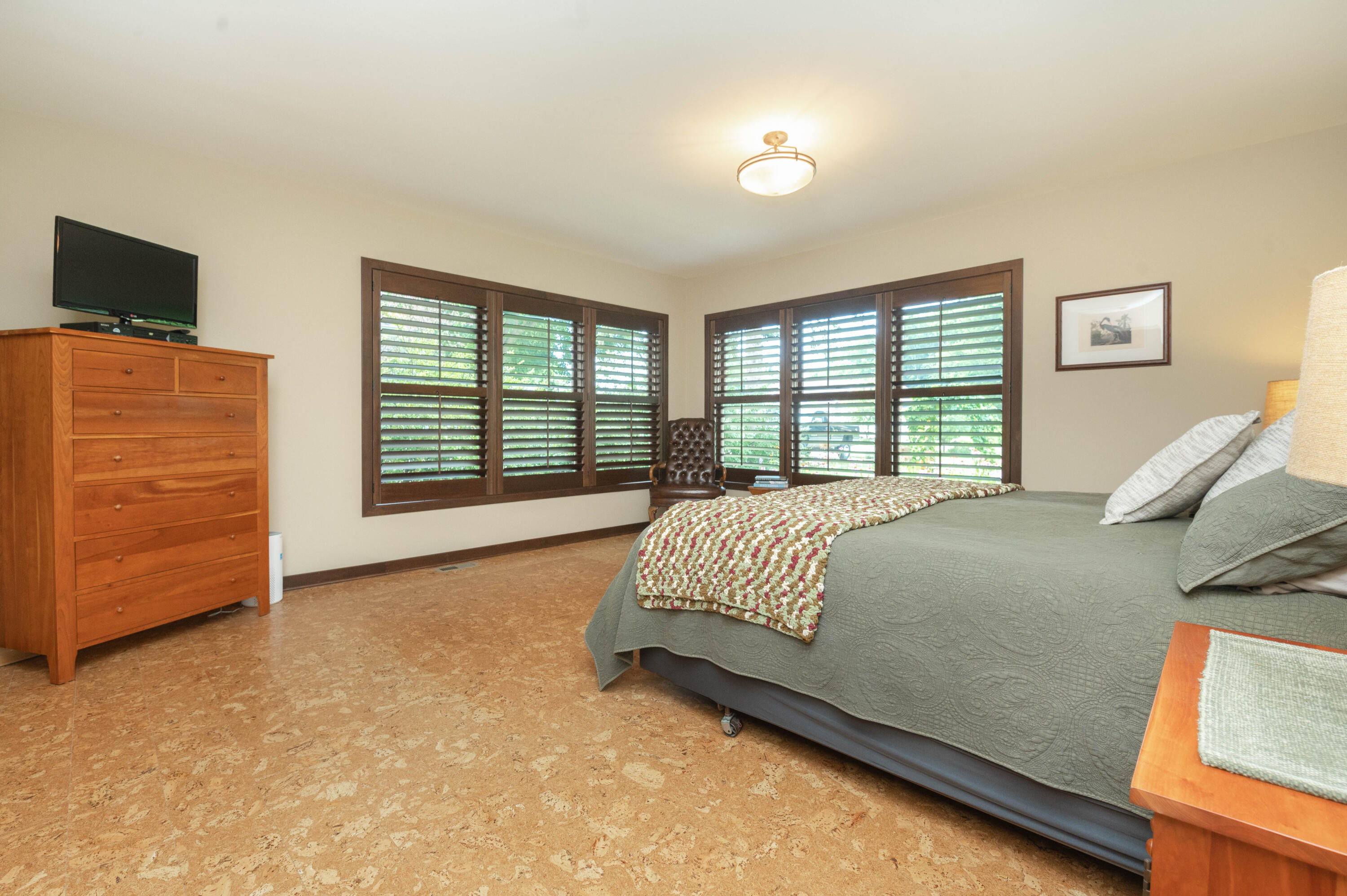 Wisconsin Lake Home for sale (MLS#: 1928661) at W352N6080  Bauers Ln, in Oconomowoc, Wisconsin. (38 of 44)