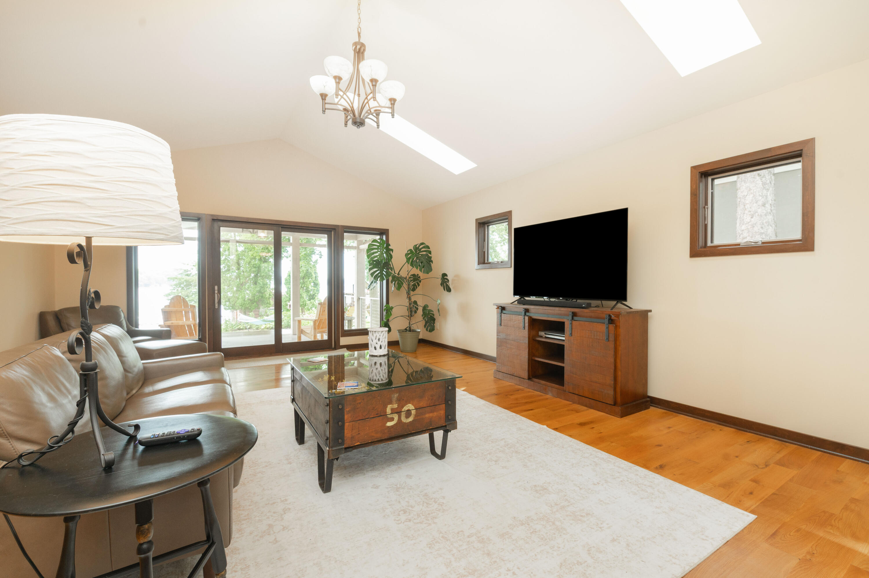 Wisconsin Lake Home for sale (MLS#: 1928661) at W352N6080  Bauers Ln, in Oconomowoc, Wisconsin. (5 of 44)