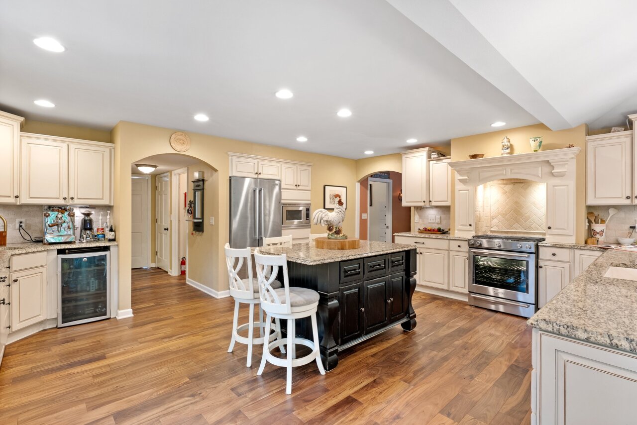 Wisconsin Lake Home for sale (MLS#: 1928867) at 3424 W Riviera Ct, in Mequon, Wisconsin. (13 of 55)