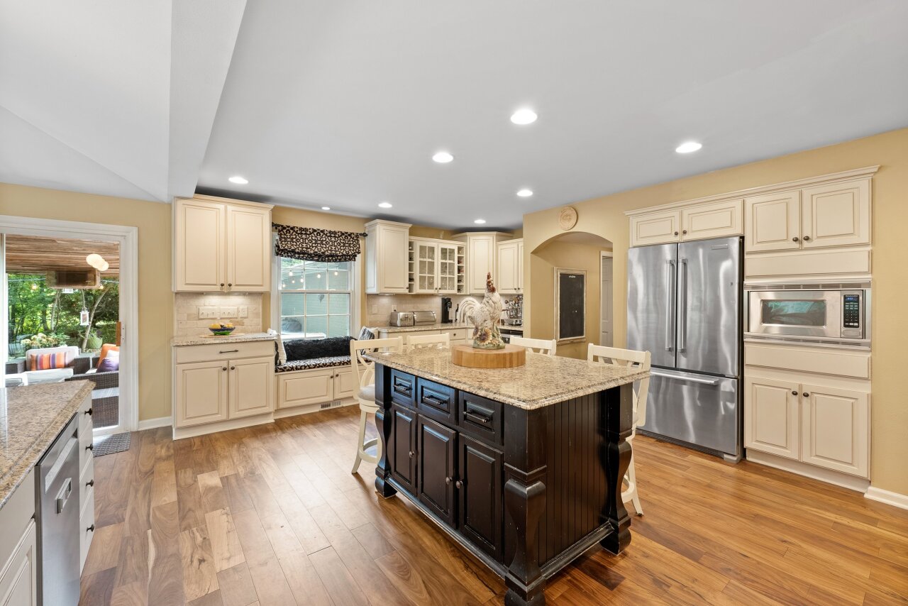 Wisconsin Lake Home for sale (MLS#: 1928867) at 3424 W Riviera Ct, in Mequon, Wisconsin. (16 of 55)