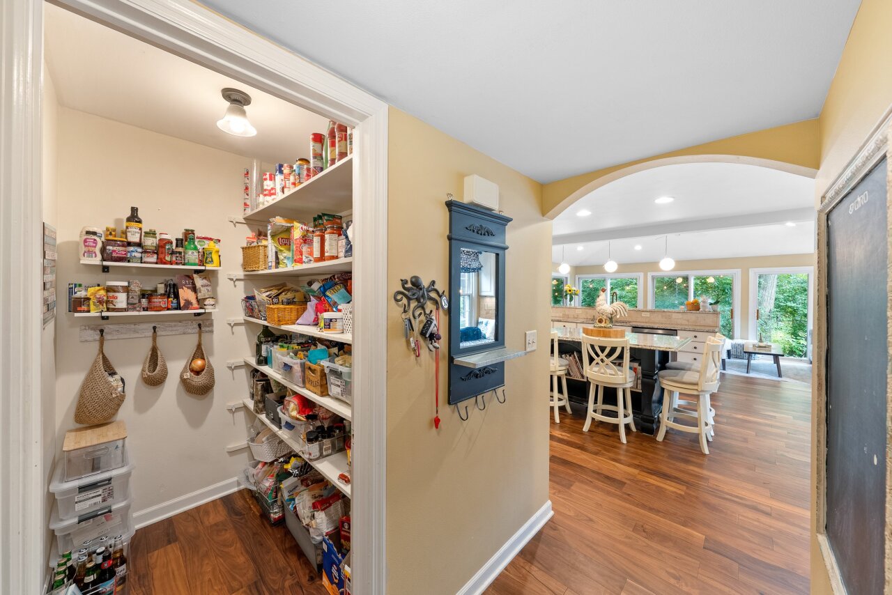 Wisconsin Lake Home for sale (MLS#: 1928867) at 3424 W Riviera Ct, in Mequon, Wisconsin. (20 of 55)