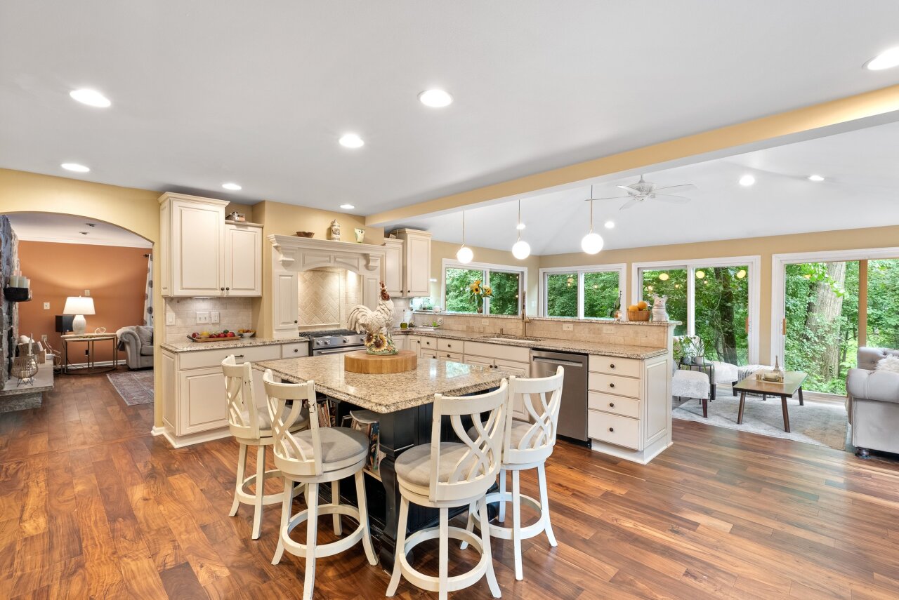 Wisconsin Lake Home for sale (MLS#: 1928867) at 3424 W Riviera Ct, in Mequon, Wisconsin. (21 of 55)