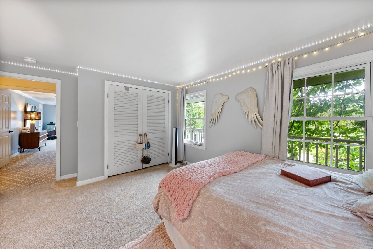 Wisconsin Lake Home for sale (MLS#: 1928867) at 3424 W Riviera Ct, in Mequon, Wisconsin. (37 of 55)