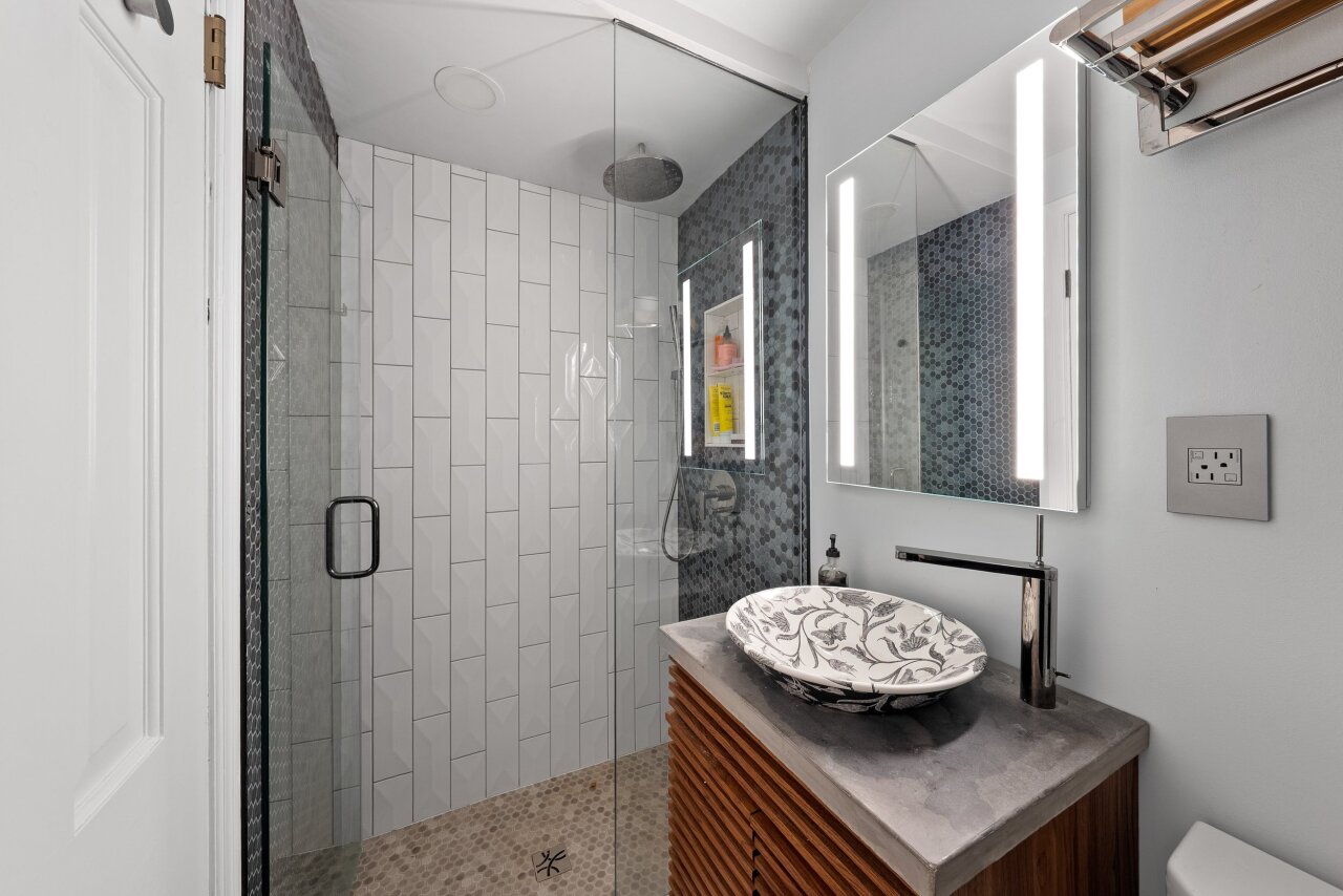 Wisconsin Lake Home for sale (MLS#: 1928867) at 3424 W Riviera Ct, in Mequon, Wisconsin. (38 of 55)