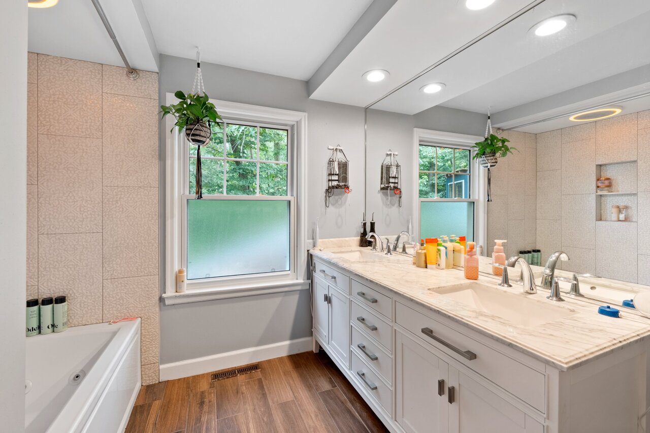 Wisconsin Lake Home for sale (MLS#: 1928867) at 3424 W Riviera Ct, in Mequon, Wisconsin. (43 of 55)