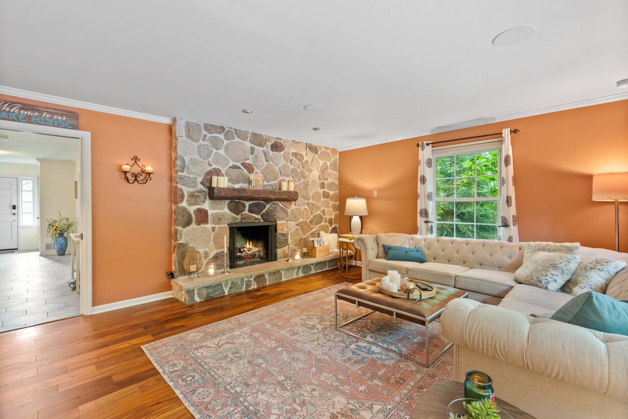 Wisconsin Lake Home for sale (MLS#: 1928867) at 3424 W Riviera Ct, in Mequon, Wisconsin. (9 of 55)