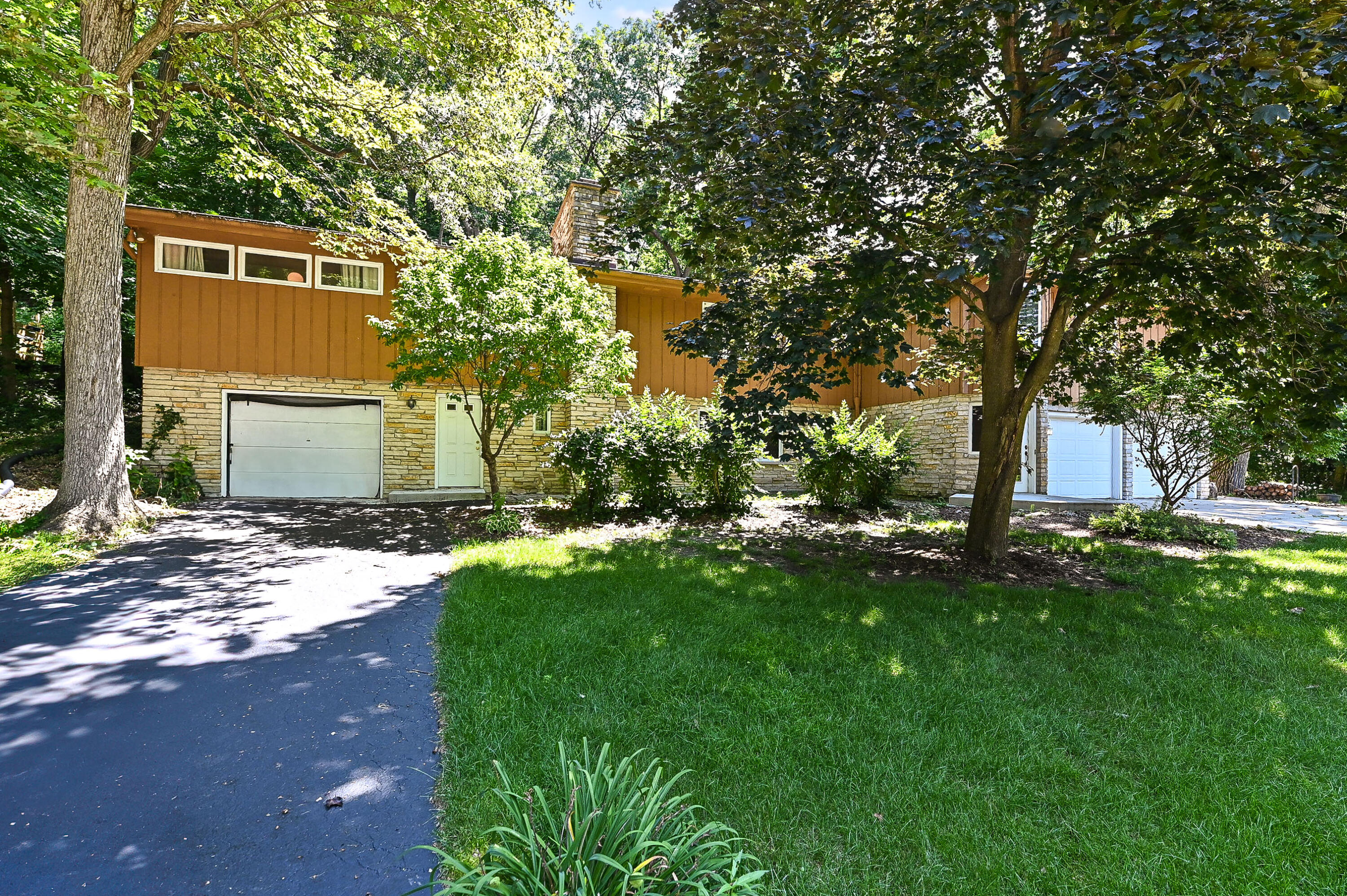Wisconsin Lake Home for sale (MLS#: 1928875) at 2655  Driftwood Trl, in Burlington, Wisconsin. (2 of 45)