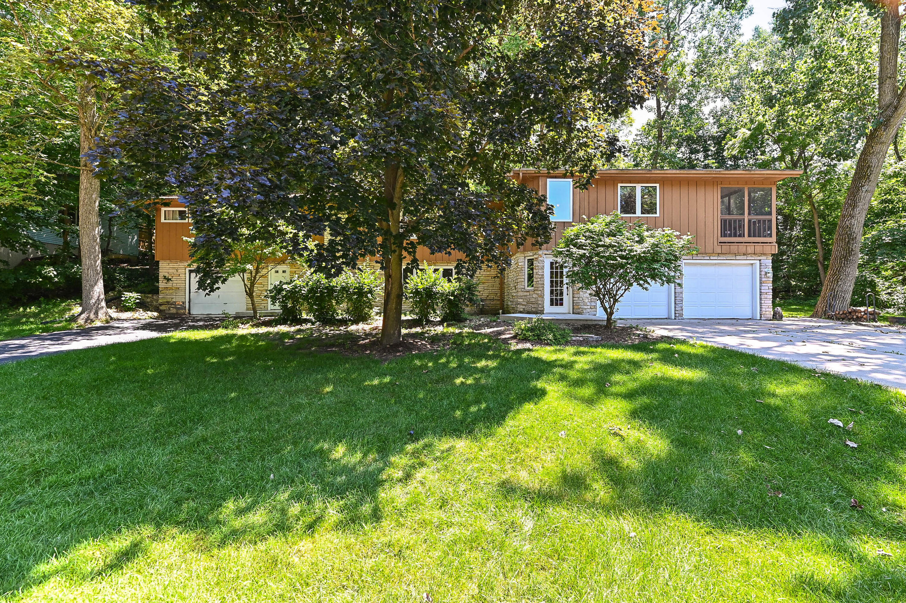 Wisconsin Lake Home for sale (MLS#: 1928875) at 2655  Driftwood Trl, in Burlington, Wisconsin. (3 of 45)