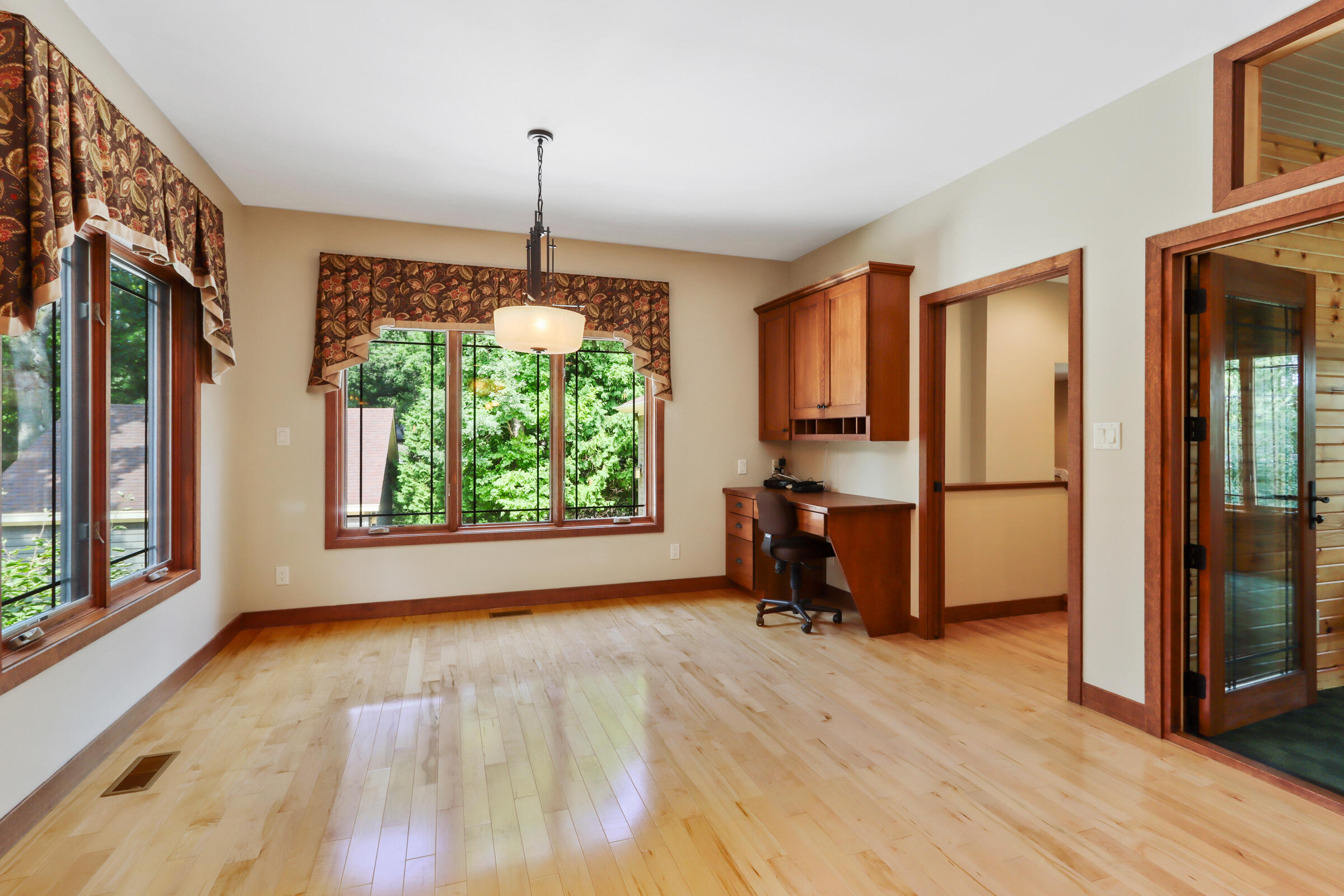 Wisconsin Lake Home for sale (MLS#: 1929275) at 4525  Silverwood Dr, in Delavan, Wisconsin. (11 of 47)
