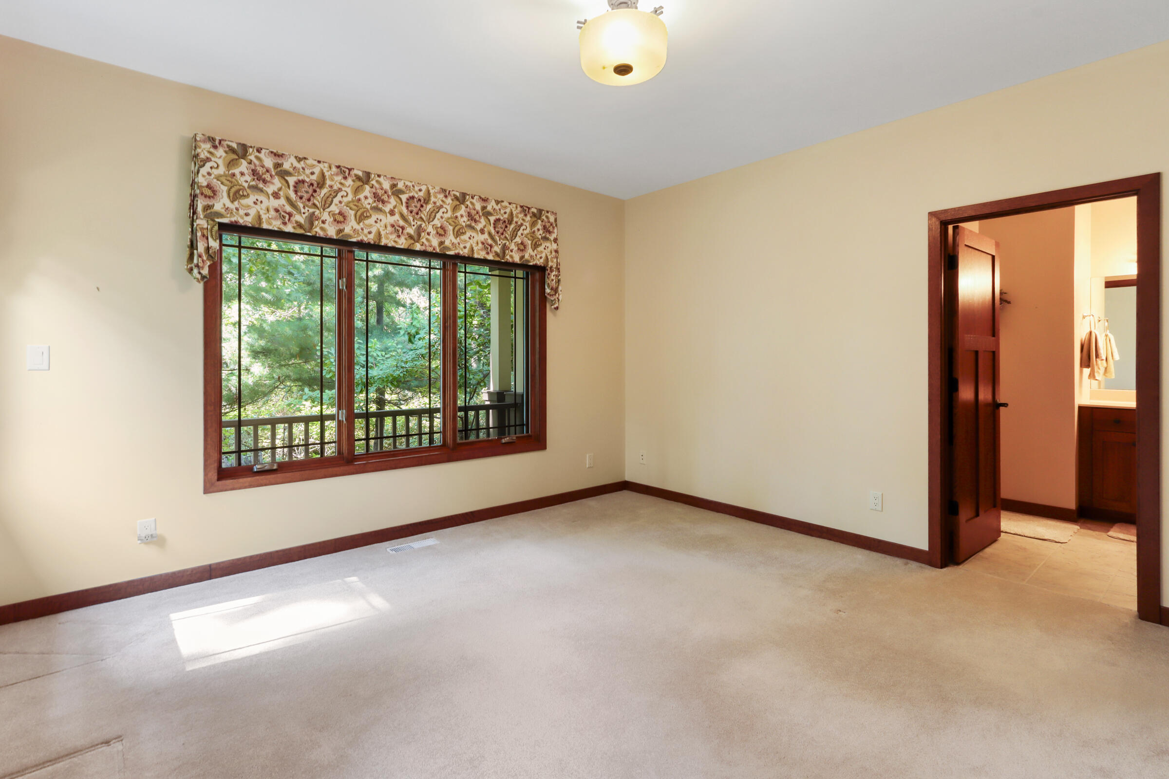 Wisconsin Lake Home for sale (MLS#: 1929275) at 4525  Silverwood Dr, in Delavan, Wisconsin. (14 of 47)