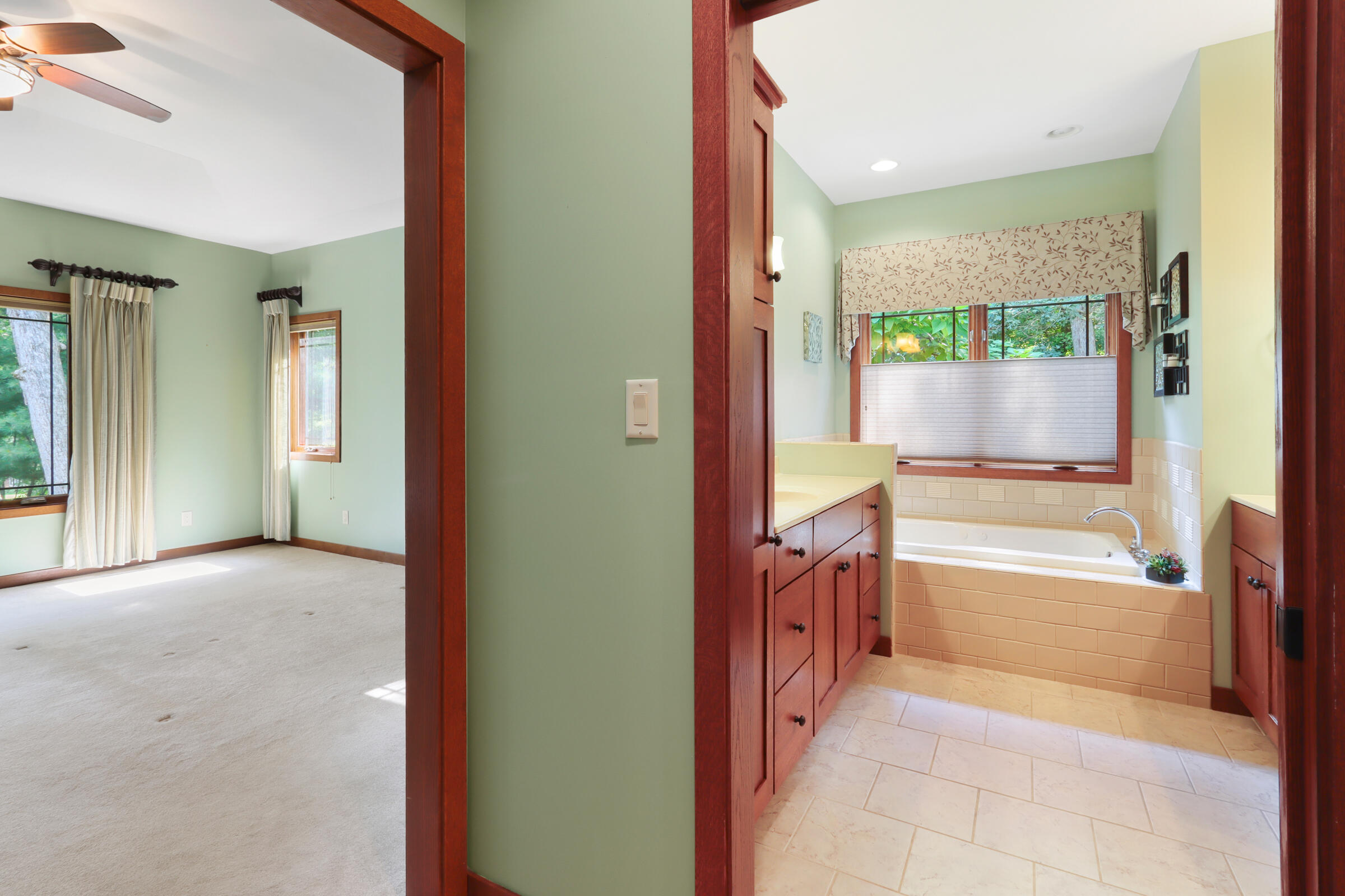 Wisconsin Lake Home for sale (MLS#: 1929275) at 4525  Silverwood Dr, in Delavan, Wisconsin. (16 of 47)