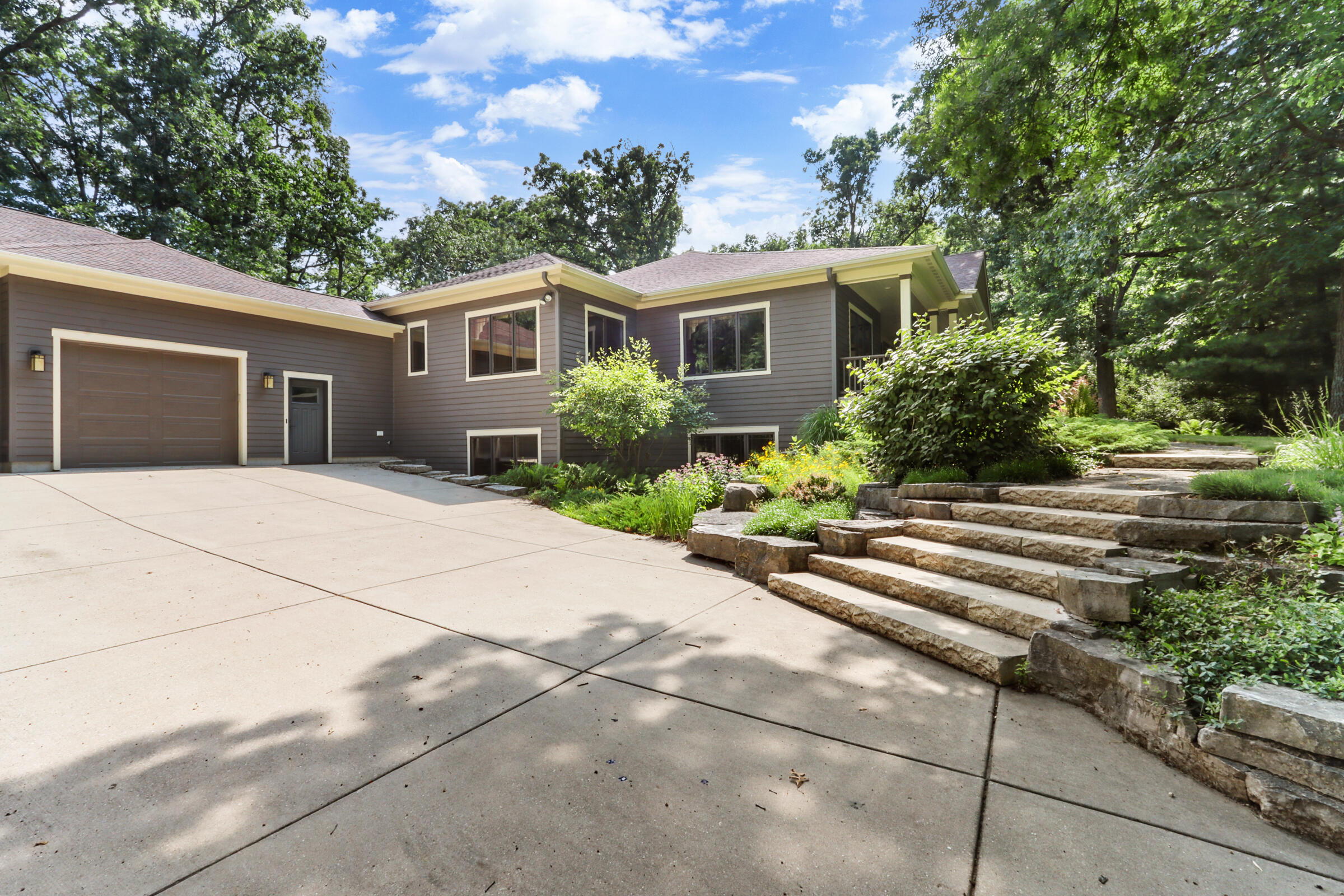Wisconsin Lake Home for sale (MLS#: 1929275) at 4525  Silverwood Dr, in Delavan, Wisconsin. (22 of 47)