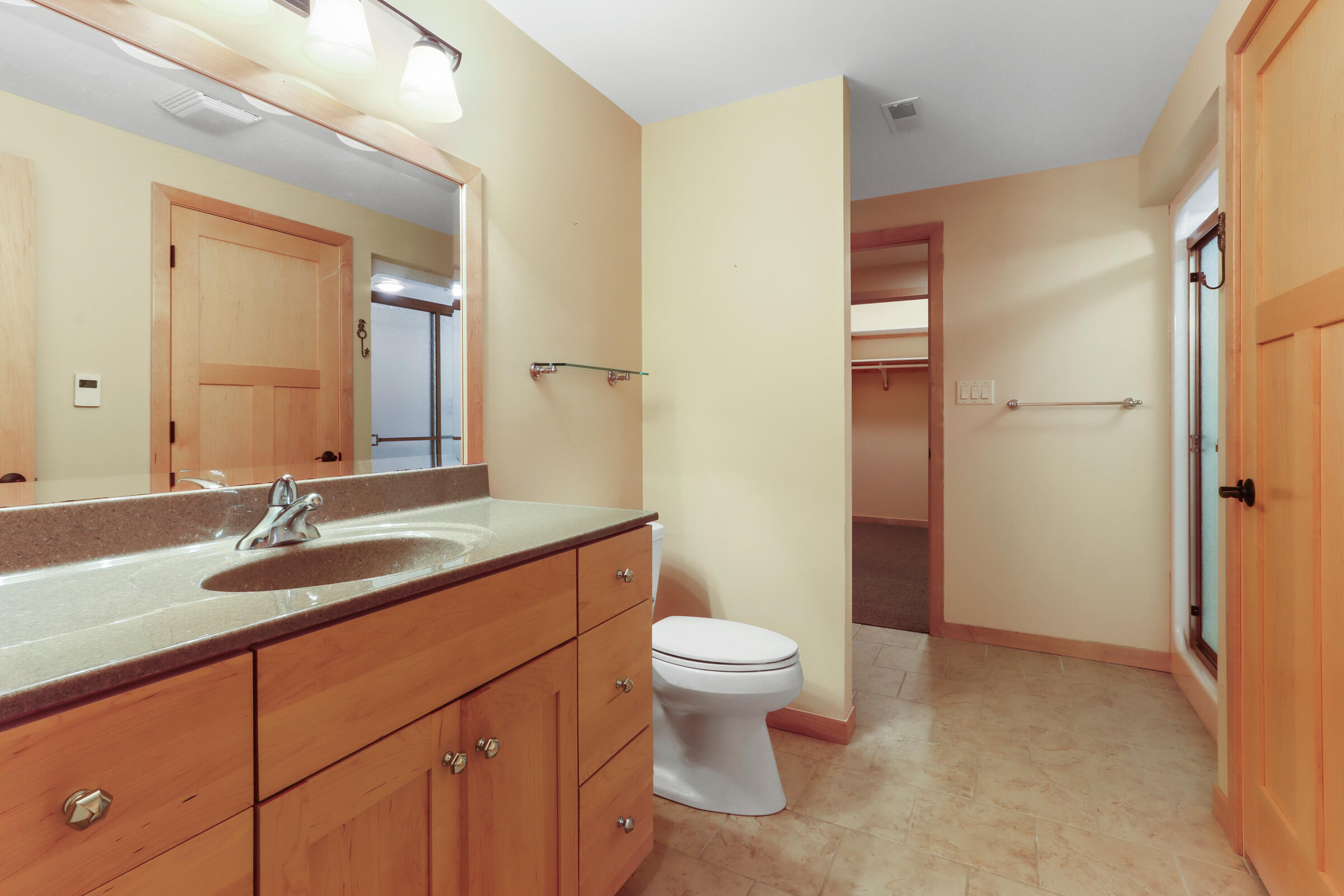 Wisconsin Lake Home for sale (MLS#: 1929275) at 4525  Silverwood Dr, in Delavan, Wisconsin. (30 of 47)
