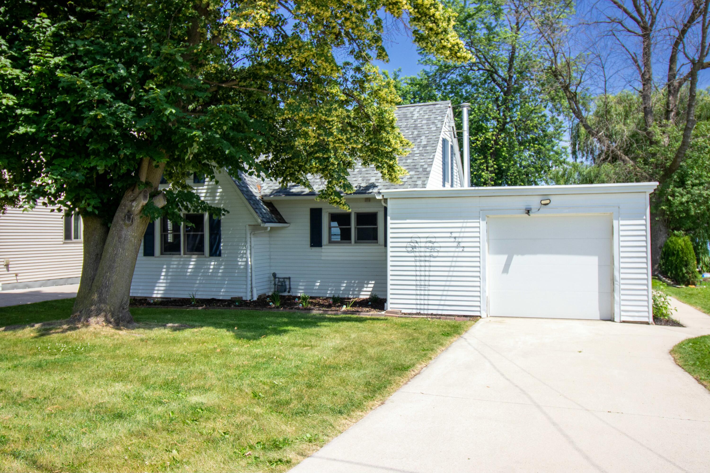 Wisconsin Lake Home for sale (MLS#: 1929410) at 5582  Lake Rd, in Black Wolf, Wisconsin. (4 of 42)