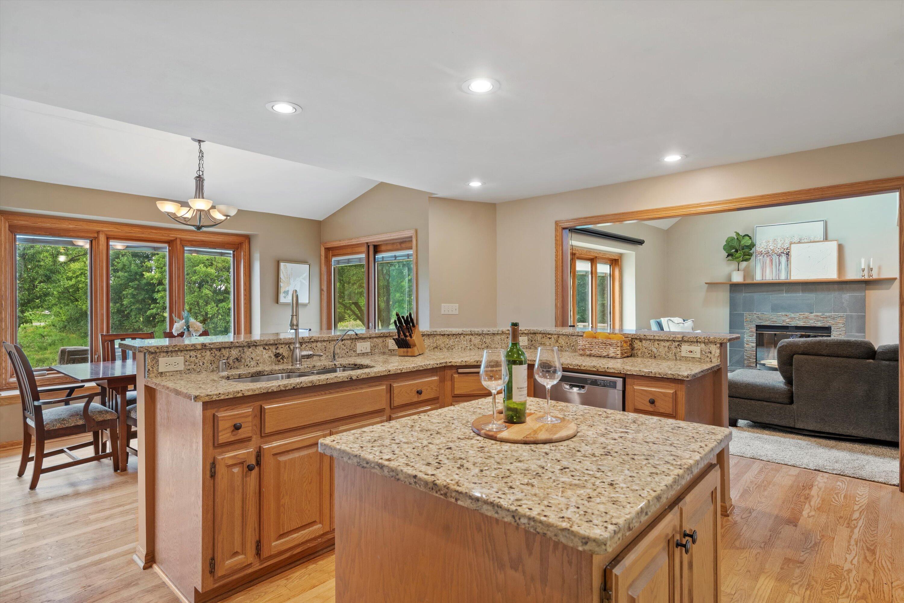 Wisconsin Lake Home for sale (MLS#: 1929420) at 2600  Whitby Ct, in Waukesha, Wisconsin. (11 of 48)