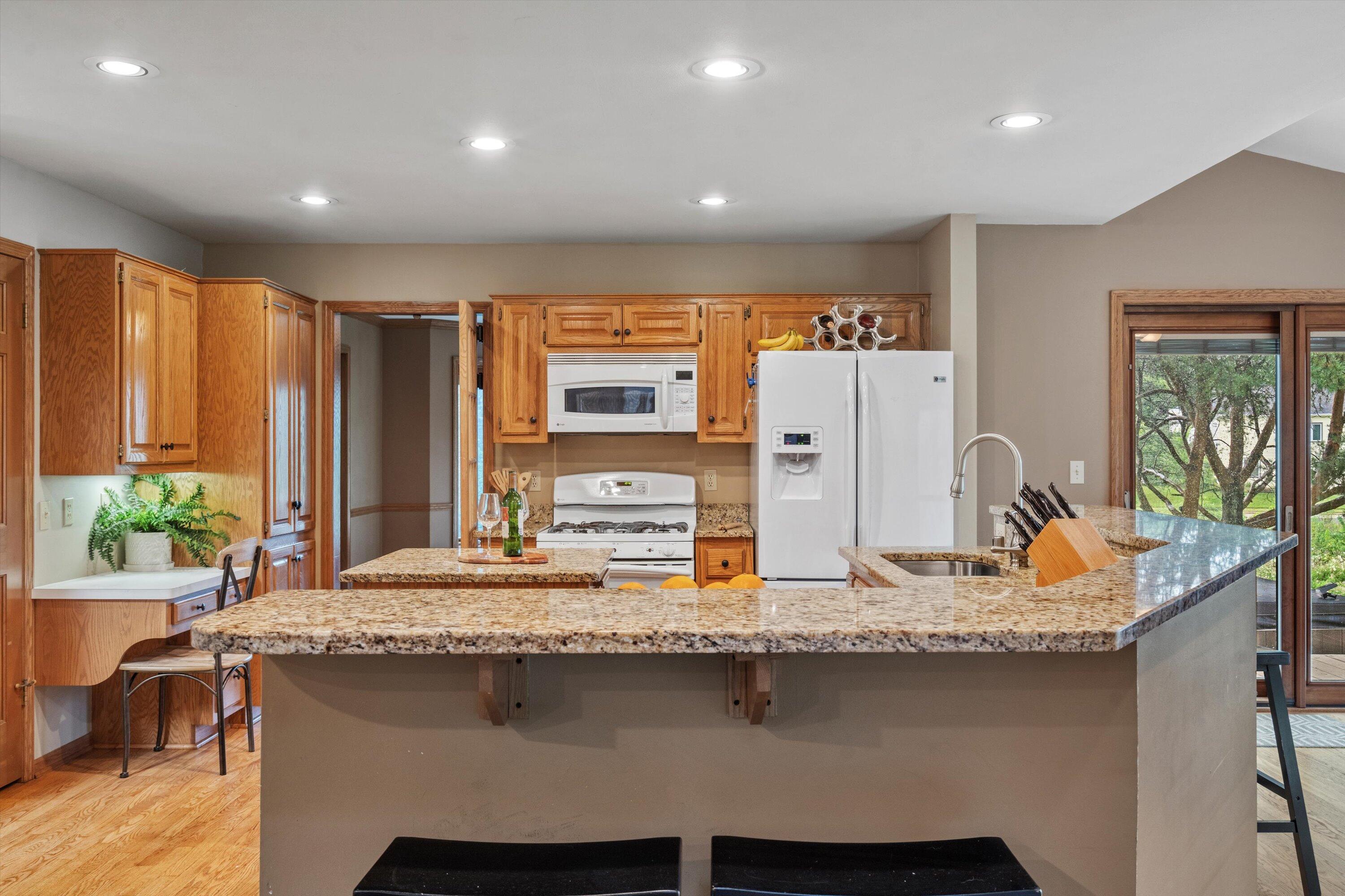 Wisconsin Lake Home for sale (MLS#: 1929420) at 2600  Whitby Ct, in Waukesha, Wisconsin. (14 of 48)