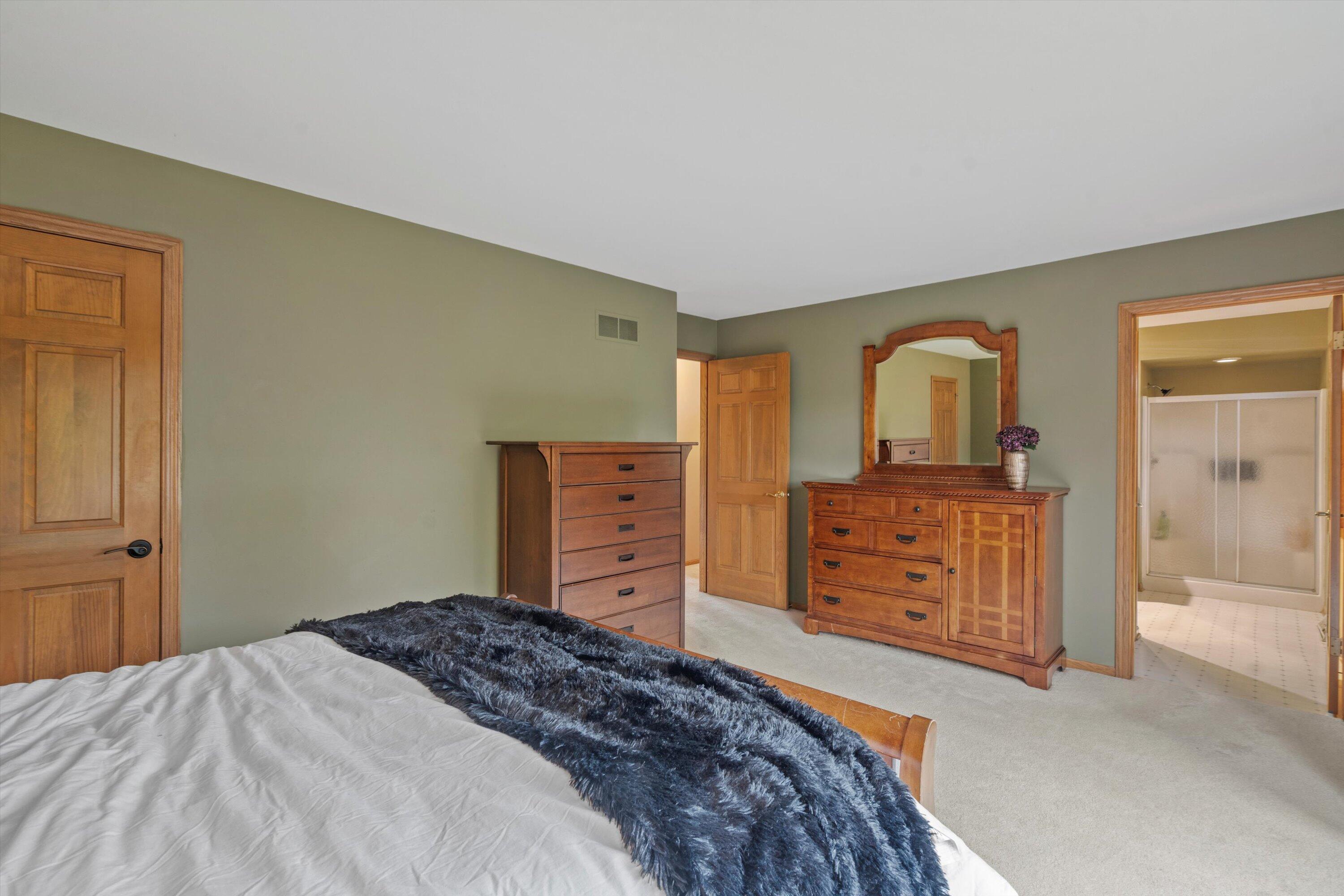 Wisconsin Lake Home for sale (MLS#: 1929420) at 2600  Whitby Ct, in Waukesha, Wisconsin. (22 of 48)