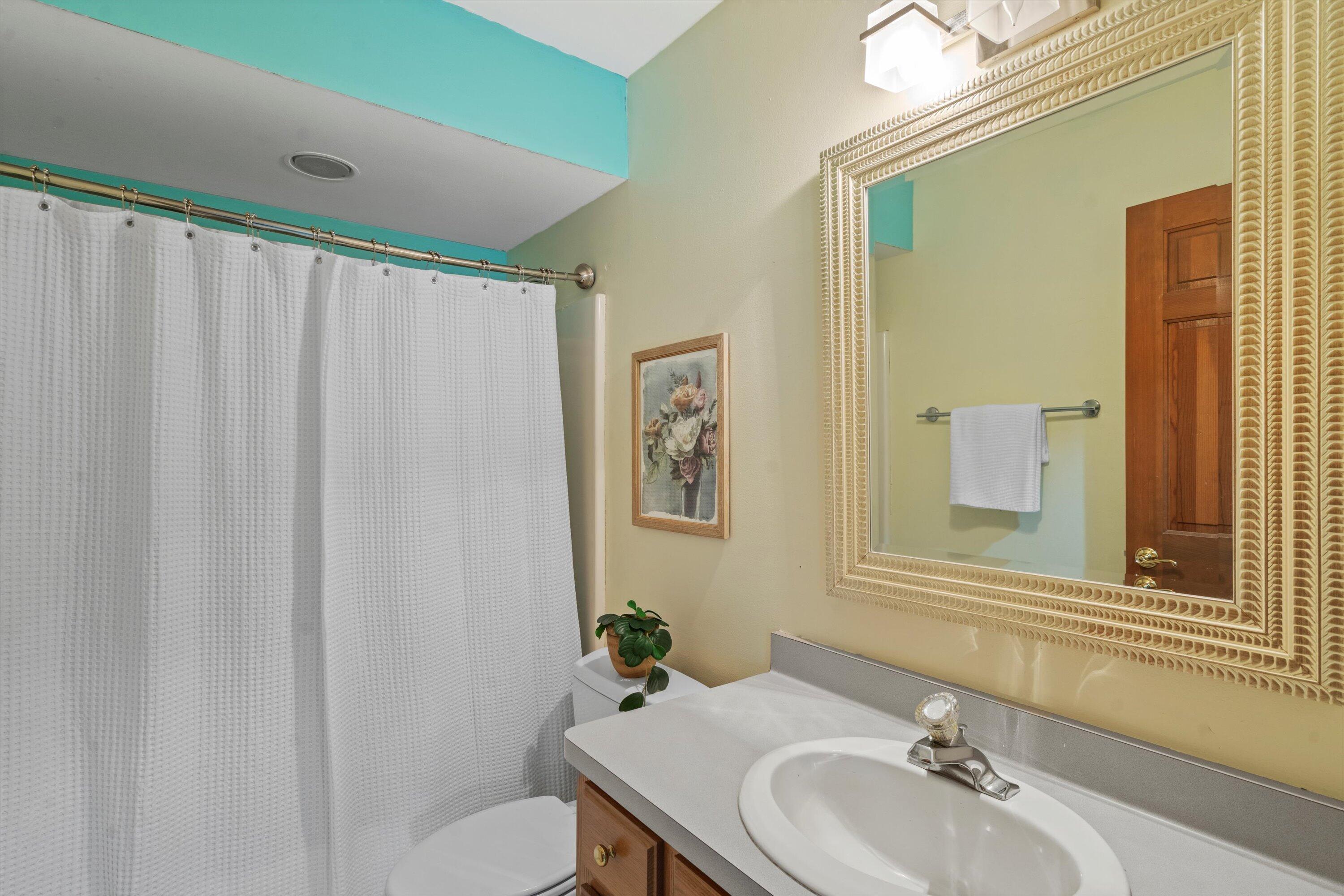 Wisconsin Lake Home for sale (MLS#: 1929420) at 2600  Whitby Ct, in Waukesha, Wisconsin. (28 of 48)