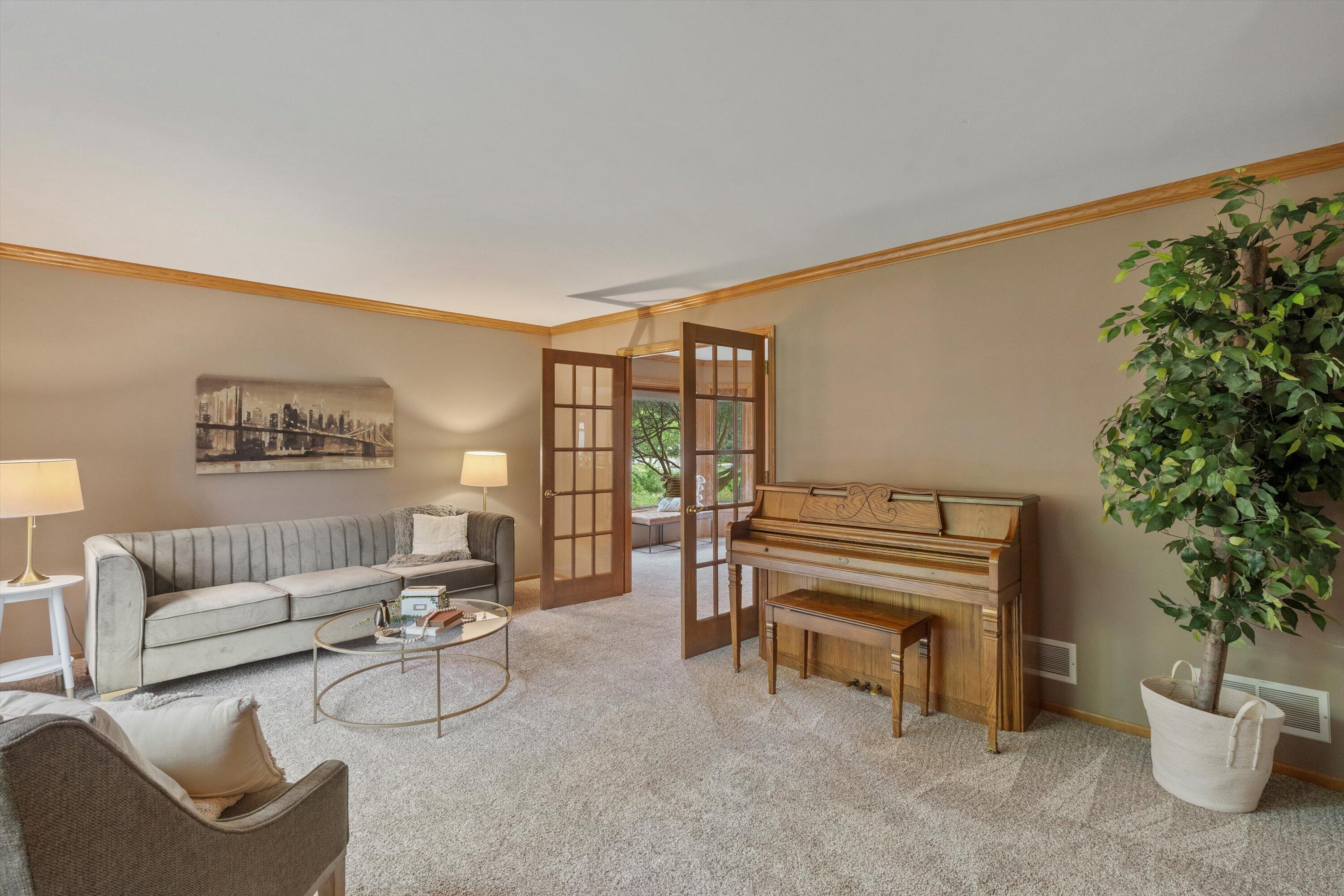 Wisconsin Lake Home for sale (MLS#: 1929420) at 2600  Whitby Ct, in Waukesha, Wisconsin. (5 of 48)